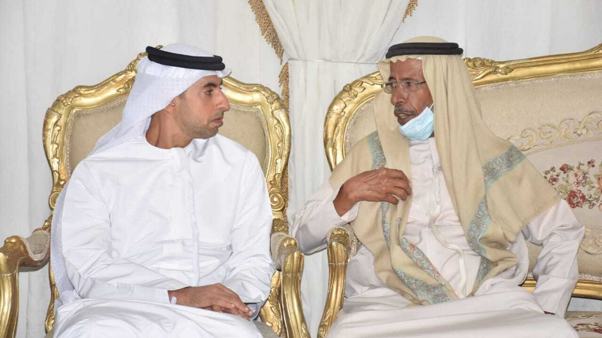 صورة بعنوان: خالد بن زايد يقدم واجب العزاء بوفاة ثاني الرميثي 