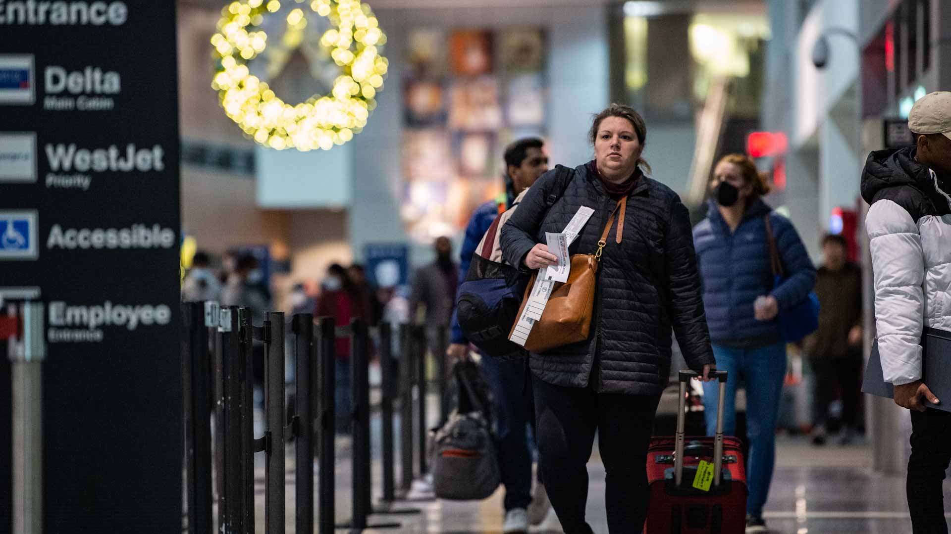 Image for the title: U.S. airlines cancel over 1,000 flights due to winter storm 