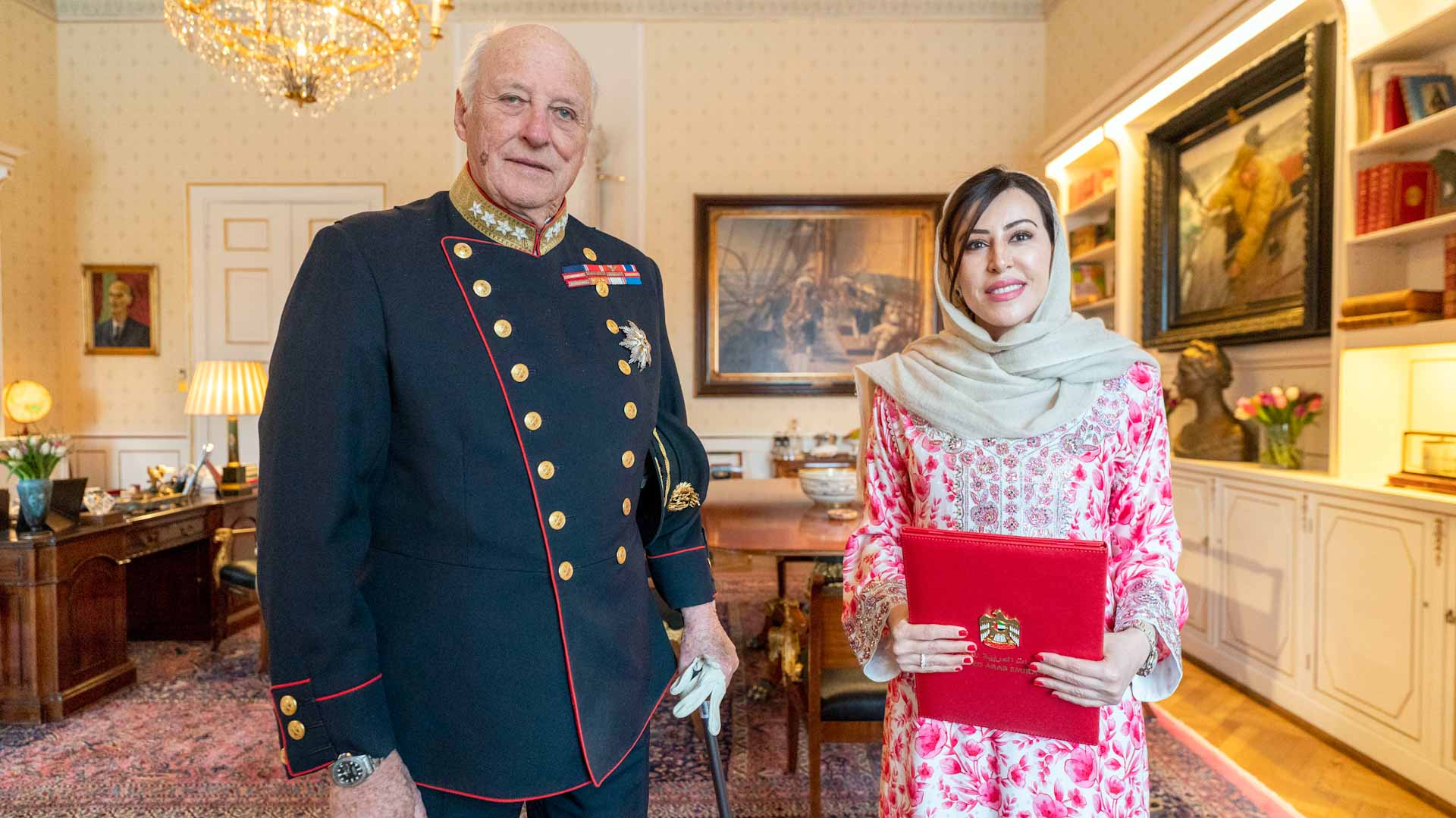 Image for the title: UAE Ambassador presents credentials to King of Norway 