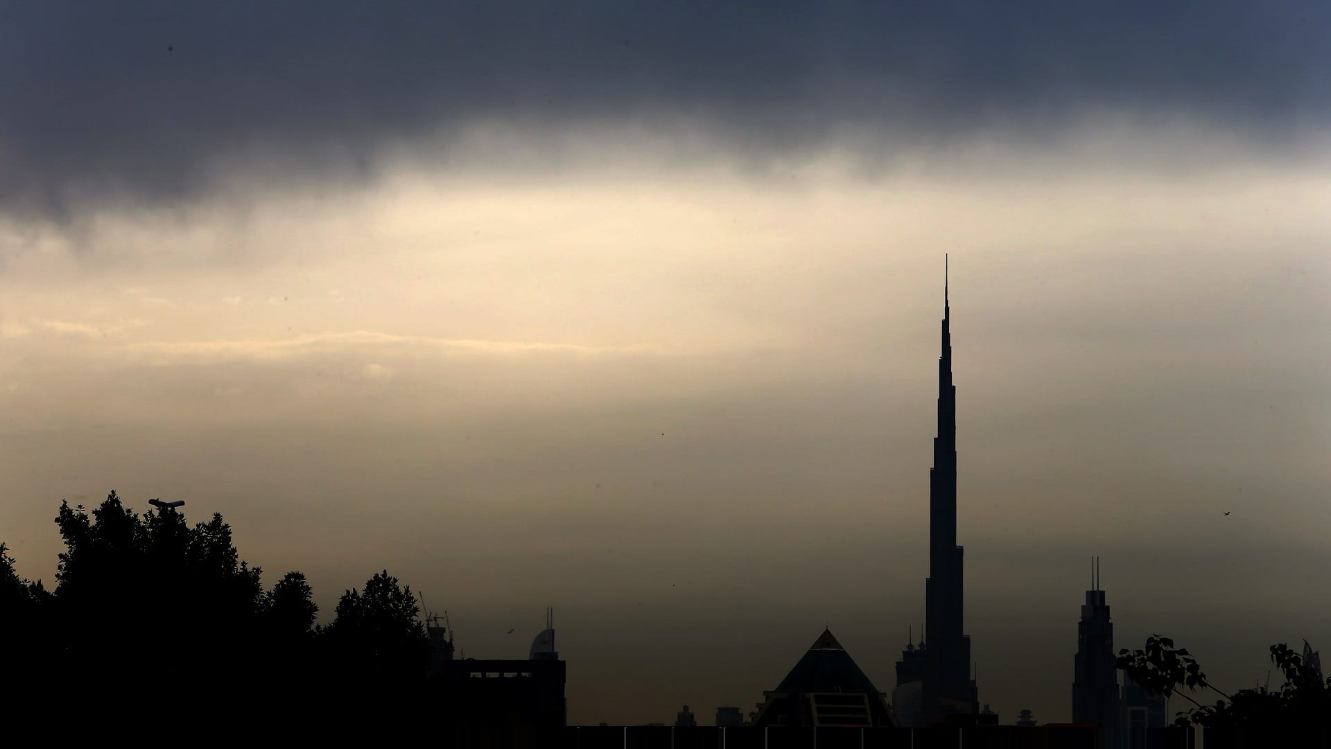 صورة بعنوان: الأرصاد: طقس الغد صحو ومغبر أحياناً والبحر متوسط إلى مضطرب الموج 