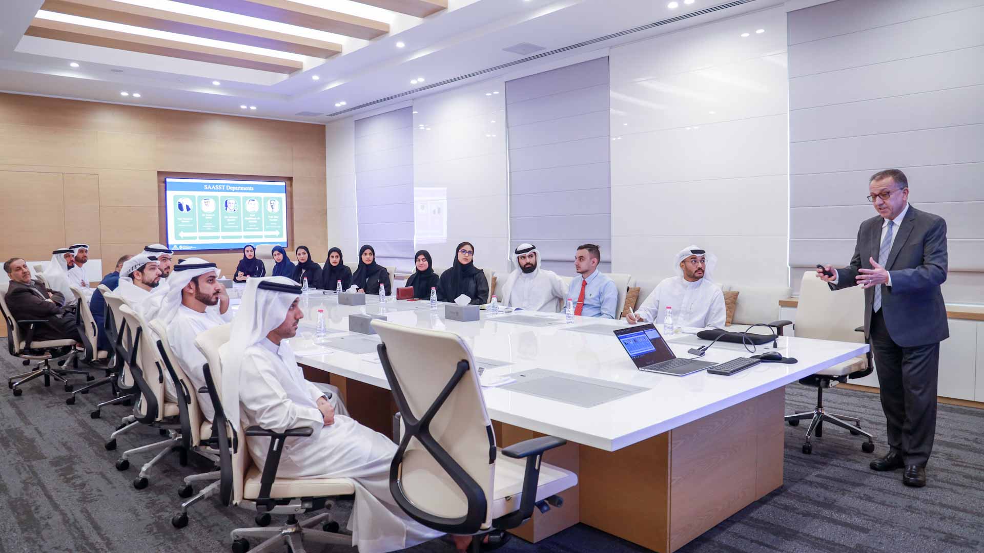 صورة بعنوان: "تخطيط الشارقة" تستقبل فريق عمل "الشارقة سات 1" 