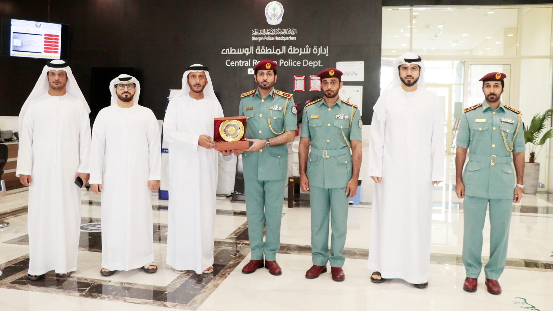 صورة بعنوان: مجلس إدارة نادي مليحة وشرطة المنطقة الوسطى يبحثان التعاون المشترك 