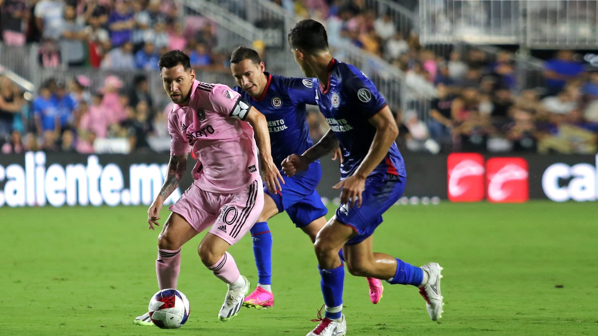 صورة بعنوان: ميسي يخط طريقاً جديداً نحو الأرقام القياسية في مسيرته المبهرة 