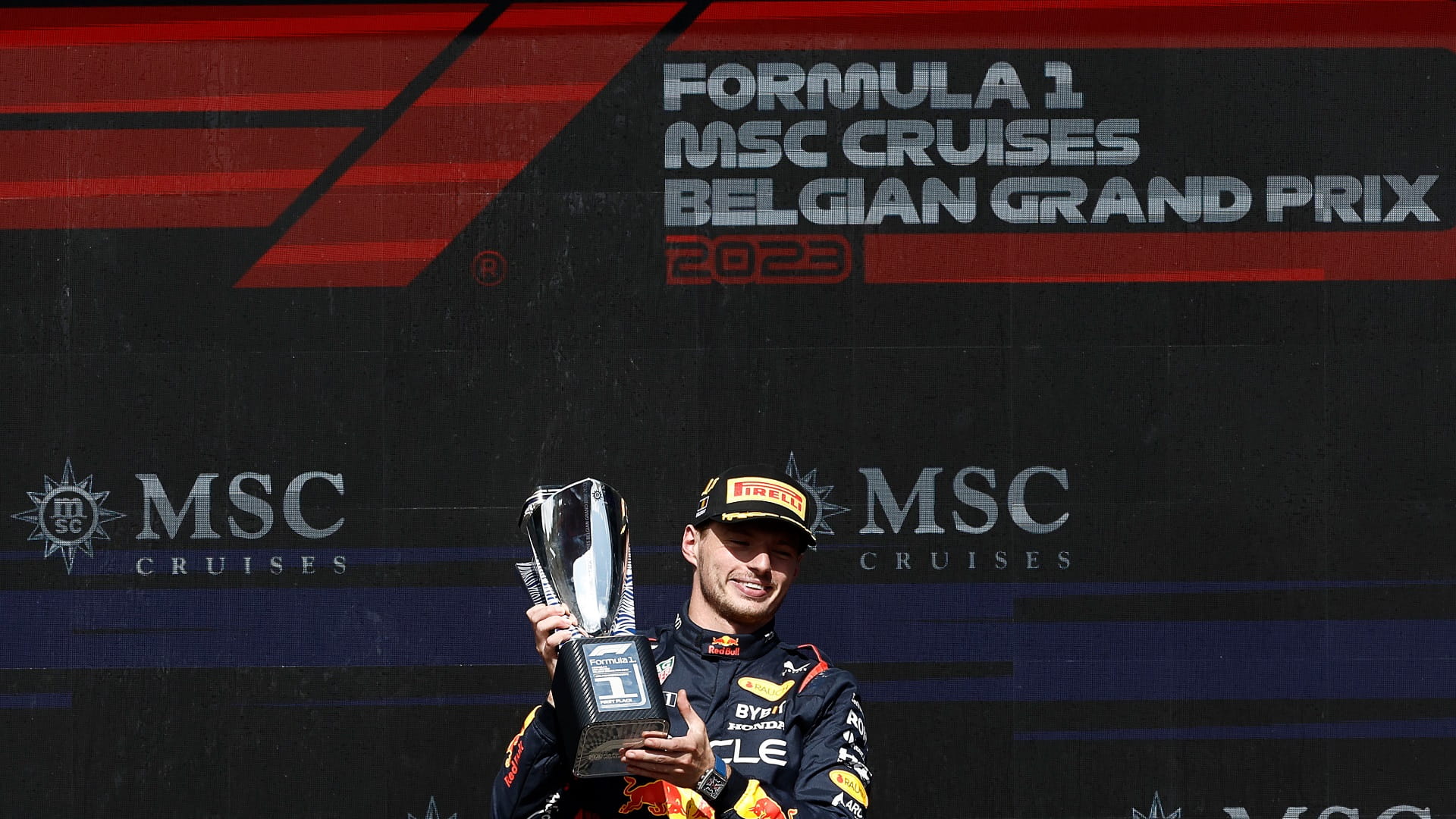 صورة بعنوان: فيرستابن يتوج بجائزة بلجيكا الكبرى للفورمولا – 1 