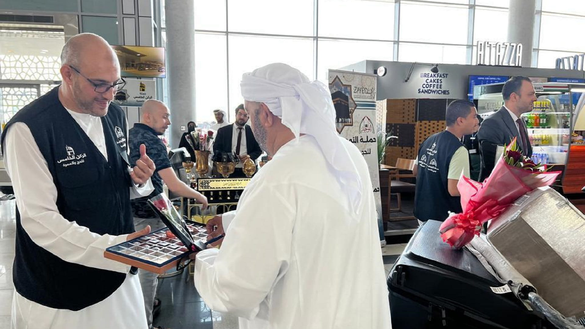 صورة بعنوان: عودة أول وفود مبتعثي "برنامج زايد للحج 2023" من الأراضي المقدسة 