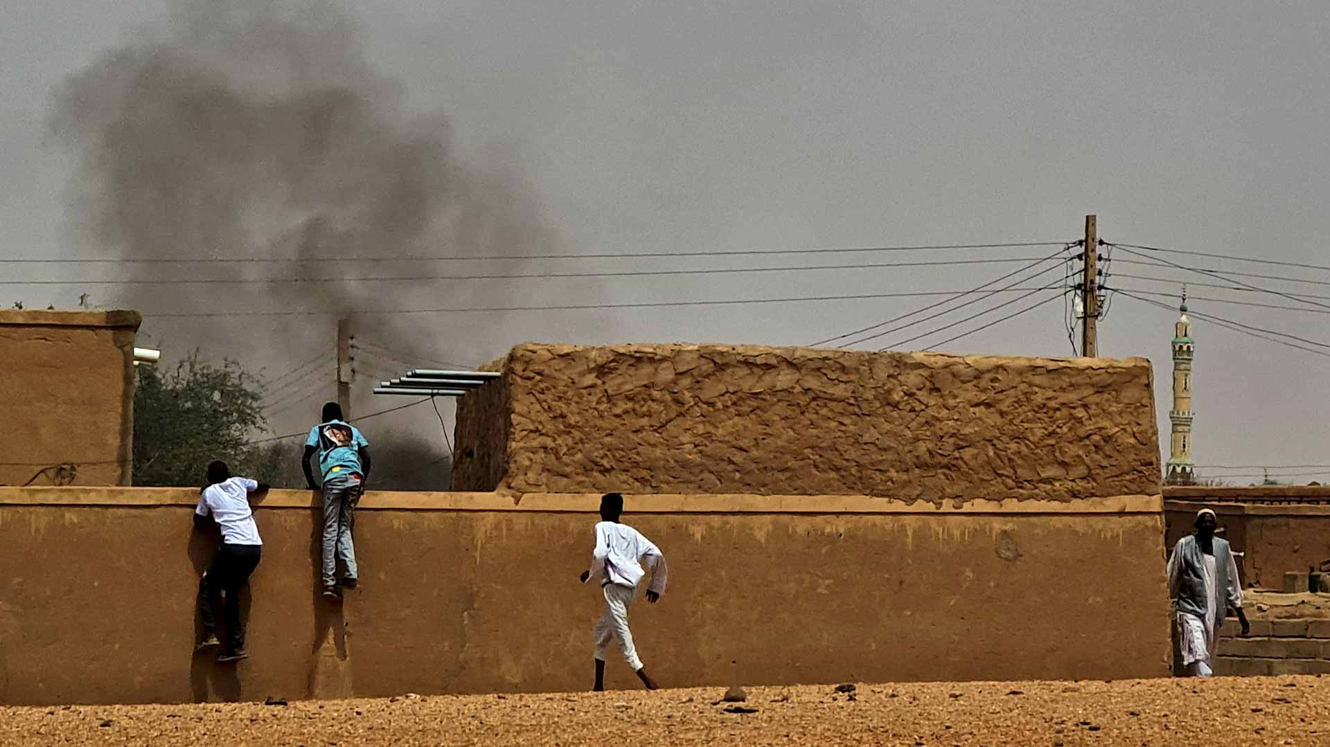 Image for the title: Sudan clashes intensify with no mediation in sight 