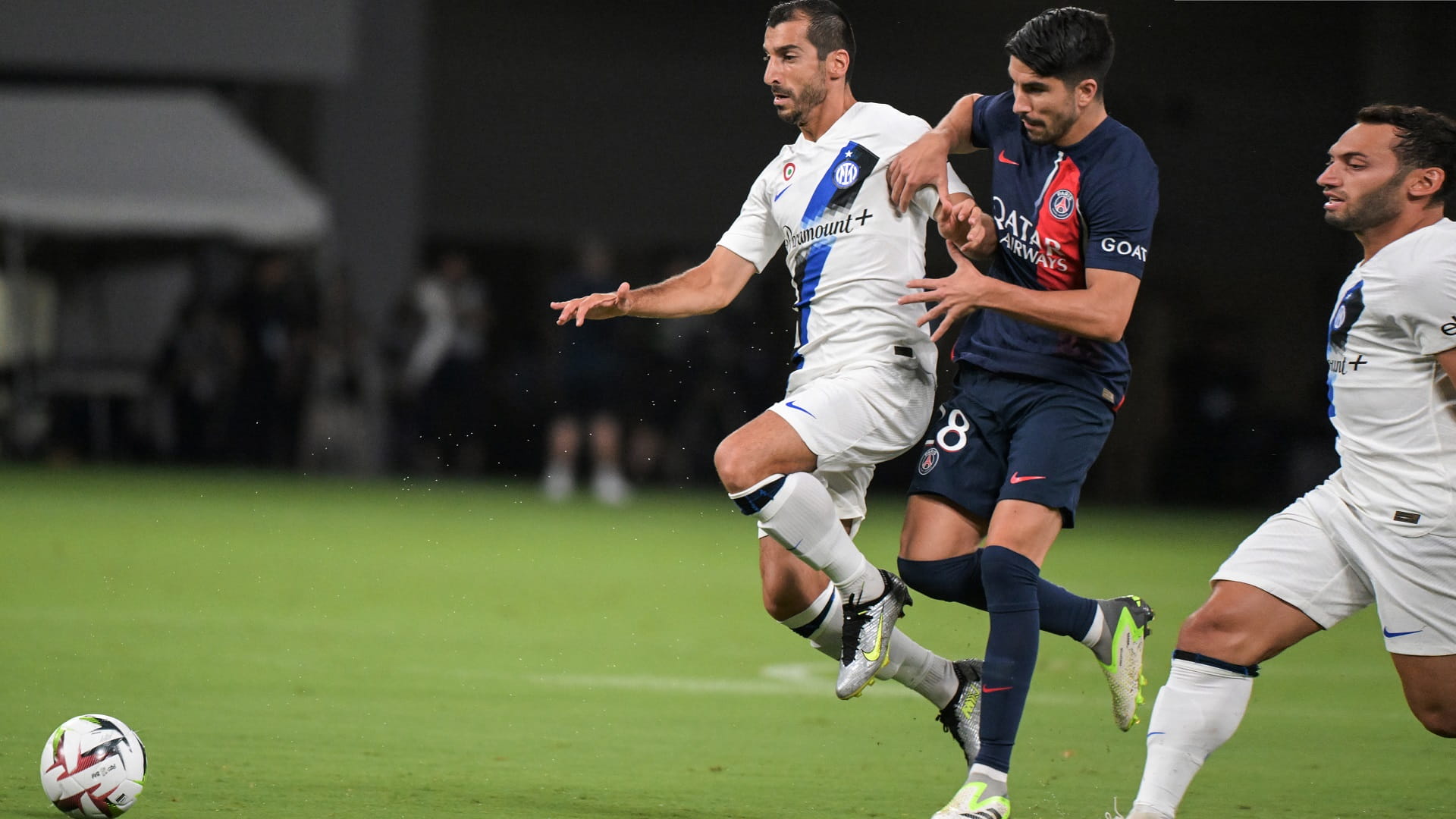 صورة بعنوان: إنتر ميلان يحقق فوزاً مثيراً على باريس سان جيرمان 