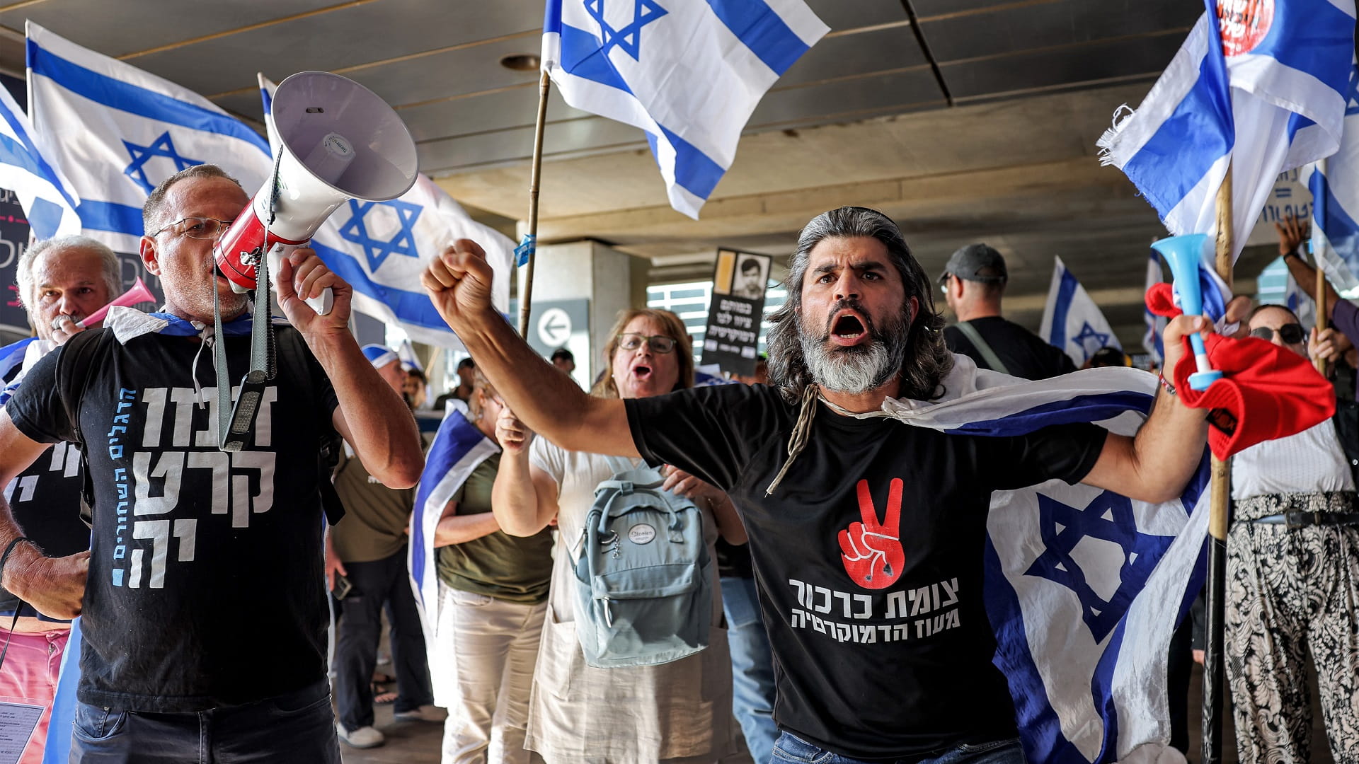 Image for the title: Protesters close Israeli ports as judicial crisis simmers 