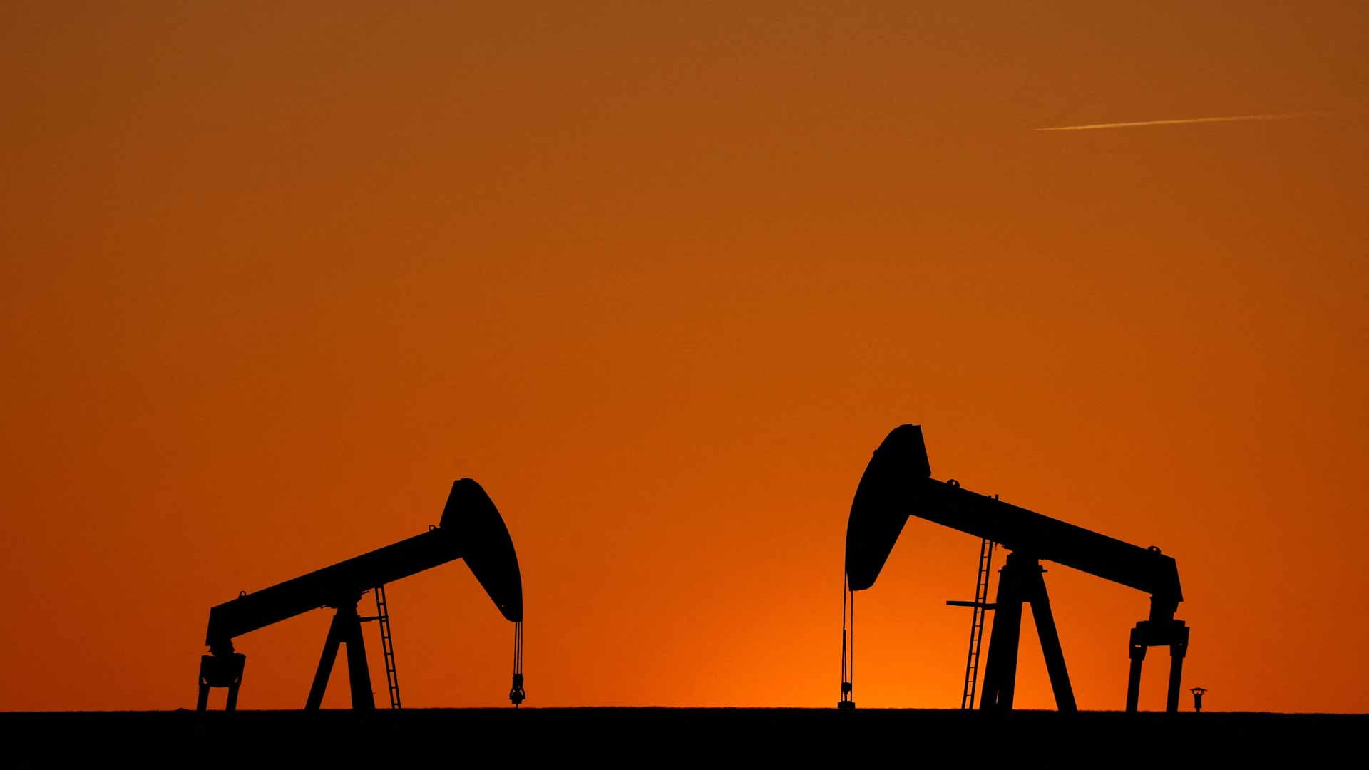 صورة بعنوان: أسعار الذهب الأسود تتراجع وسط مخاوف من تباطؤ الاقتصاد العالمي 