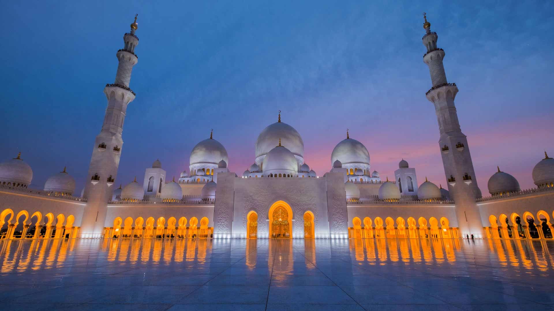 صورة بعنوان: جامع الشيخ زايد الكبير يستقبل 165661 مرتاداً خلال إجازة عيد الأضحى 