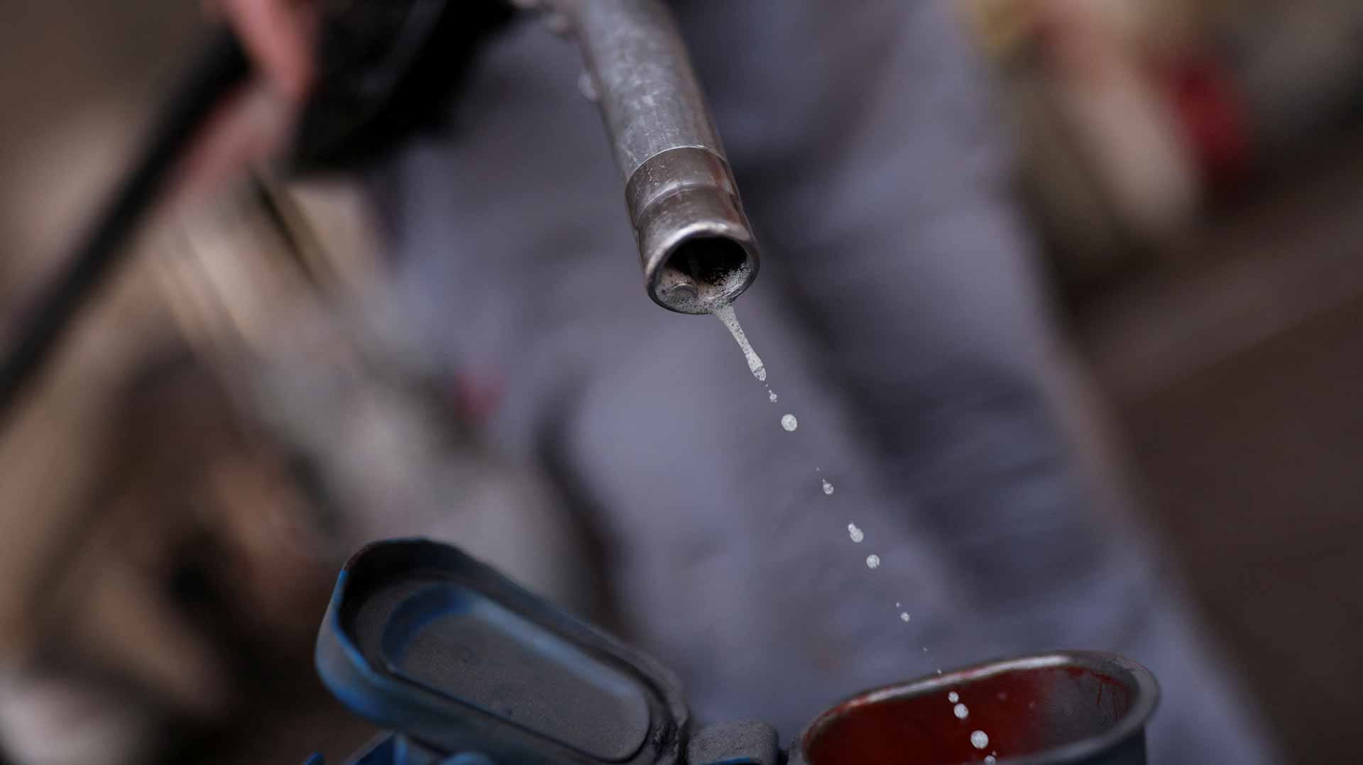 صورة بعنوان: الذهب الأسود يتراجع تحت وطأة مخاوف من تباطؤ اقتصادي عالمي 