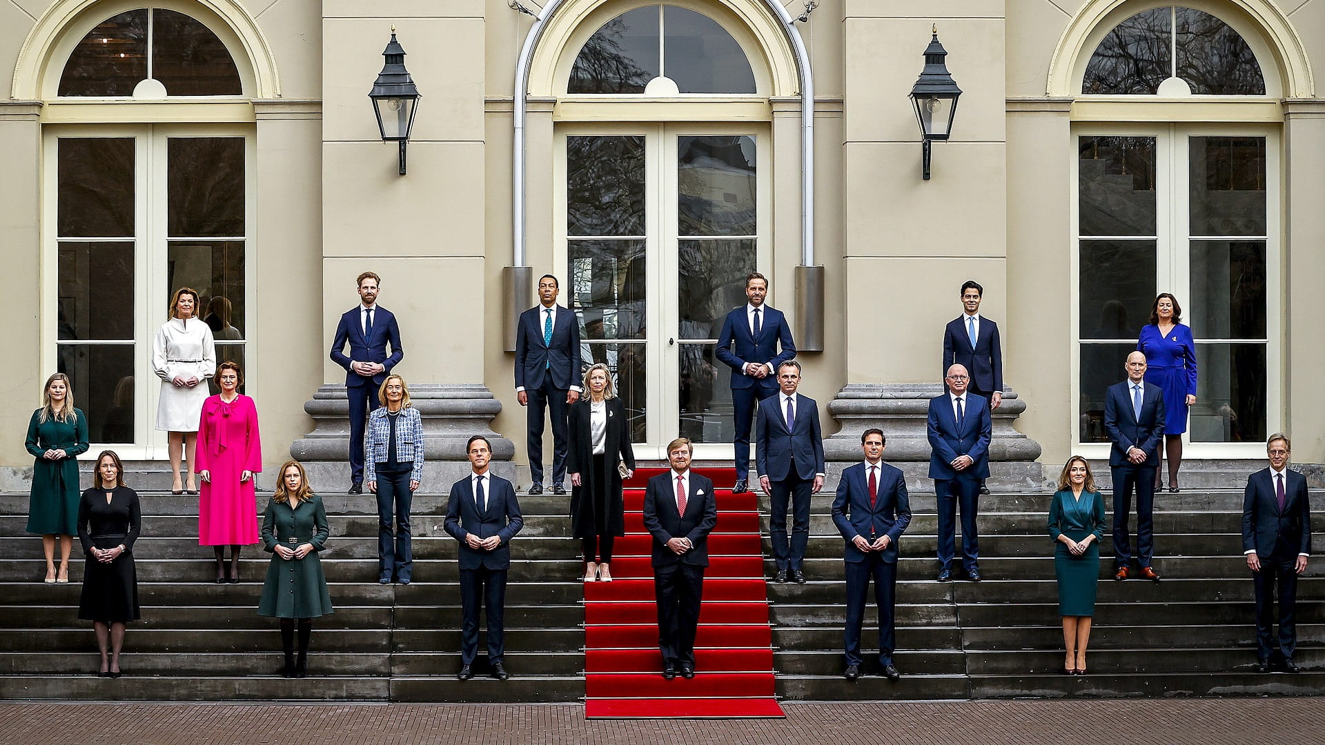 صورة بعنوان: الخلافات حول الهجرة تطيح بالحكومة الهولندية  