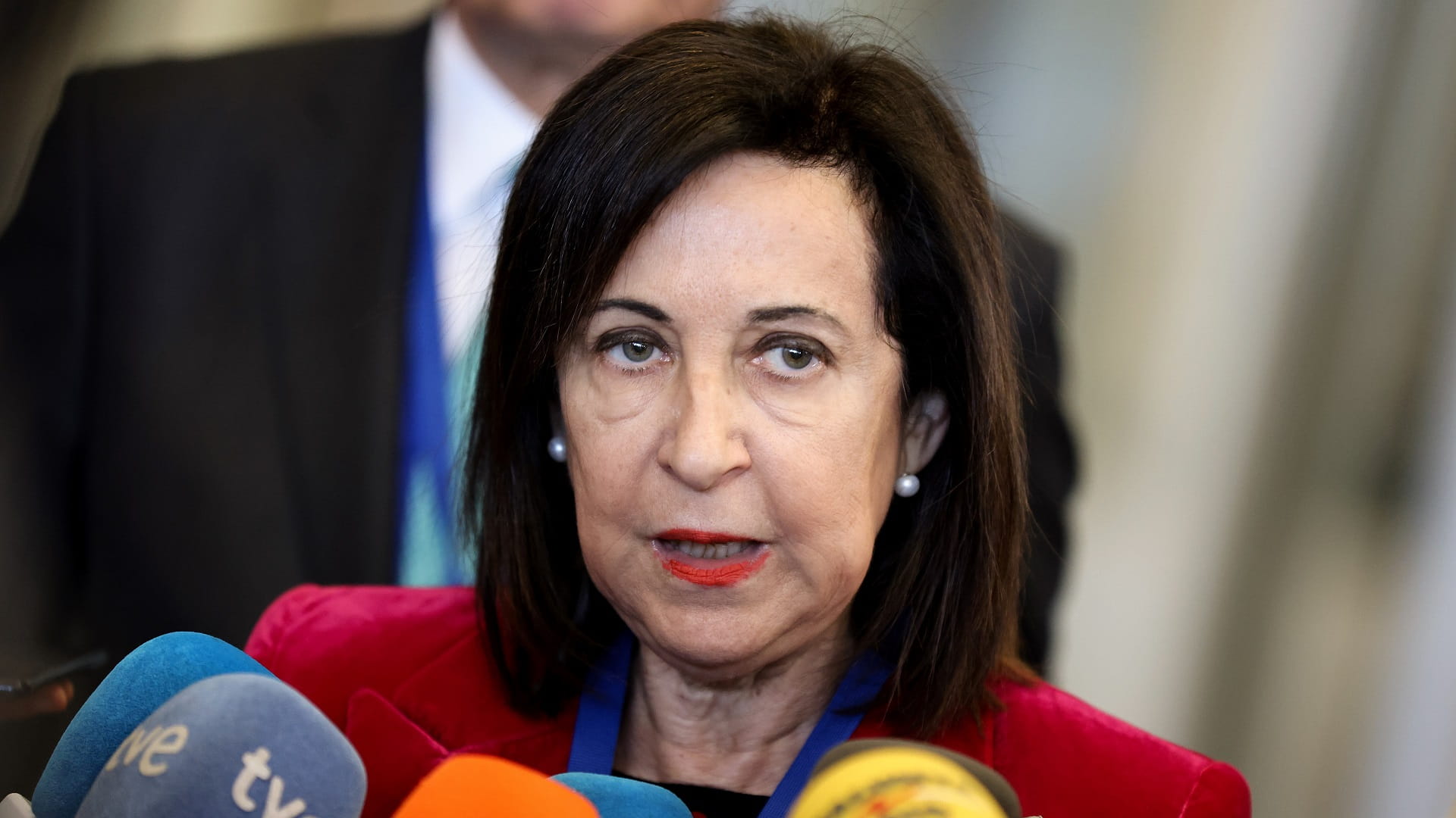 Image for the title: Spain rejects sending cluster bombs to Ukraine 