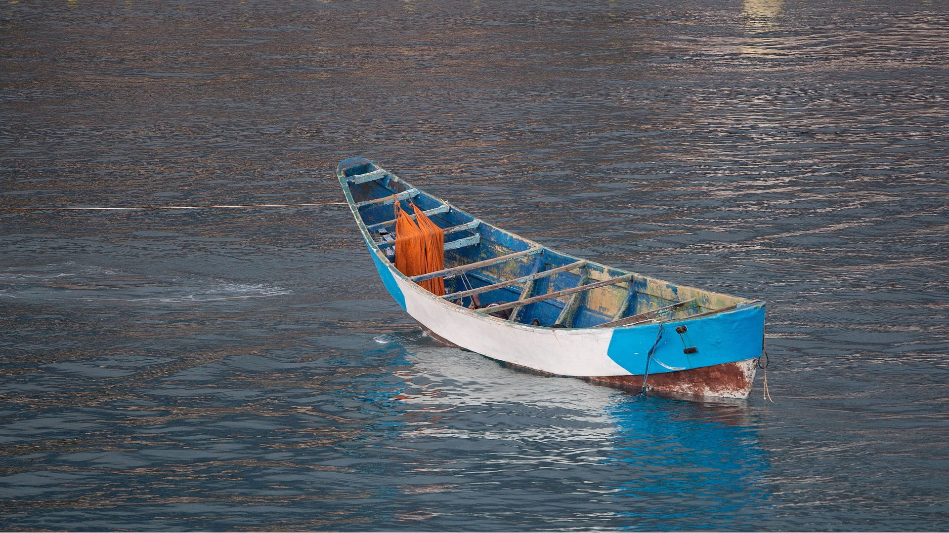 Image for the title: At least 300 migrants missing at sea near Spanish Canary Islands 