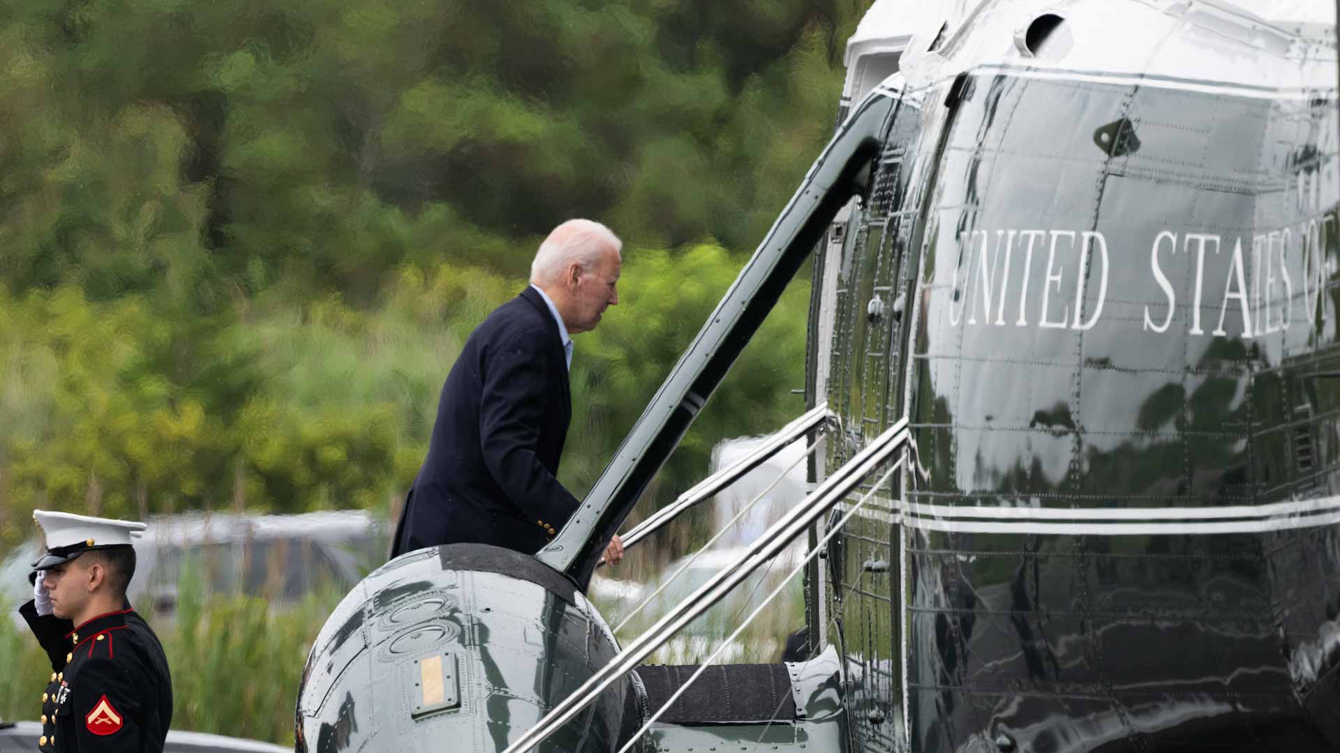 Image for the title: Biden enters UK ahead of NATO summit 