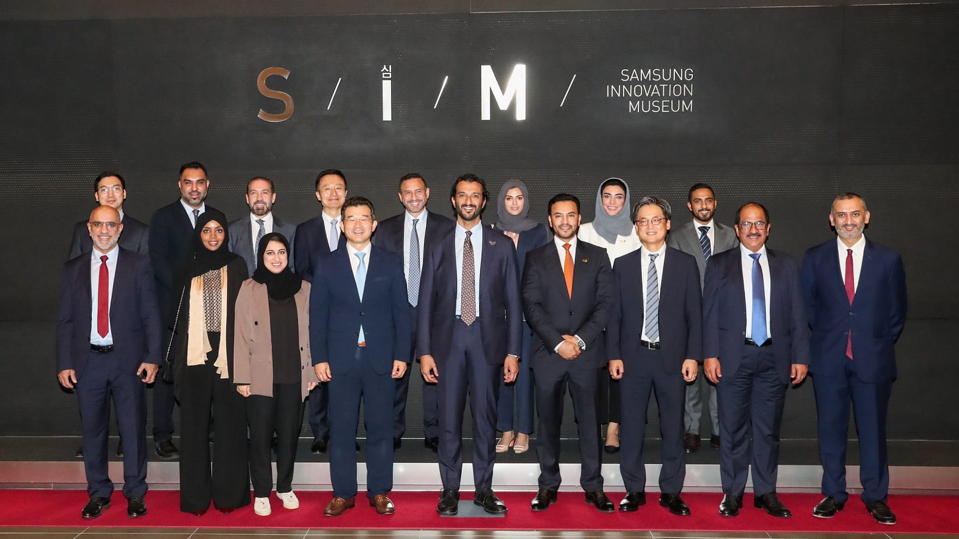 صورة بعنوان: عبد الله بن طوق يزور المقر الرئيسي لشركة سامسونغ بكوريا الجنوبية 