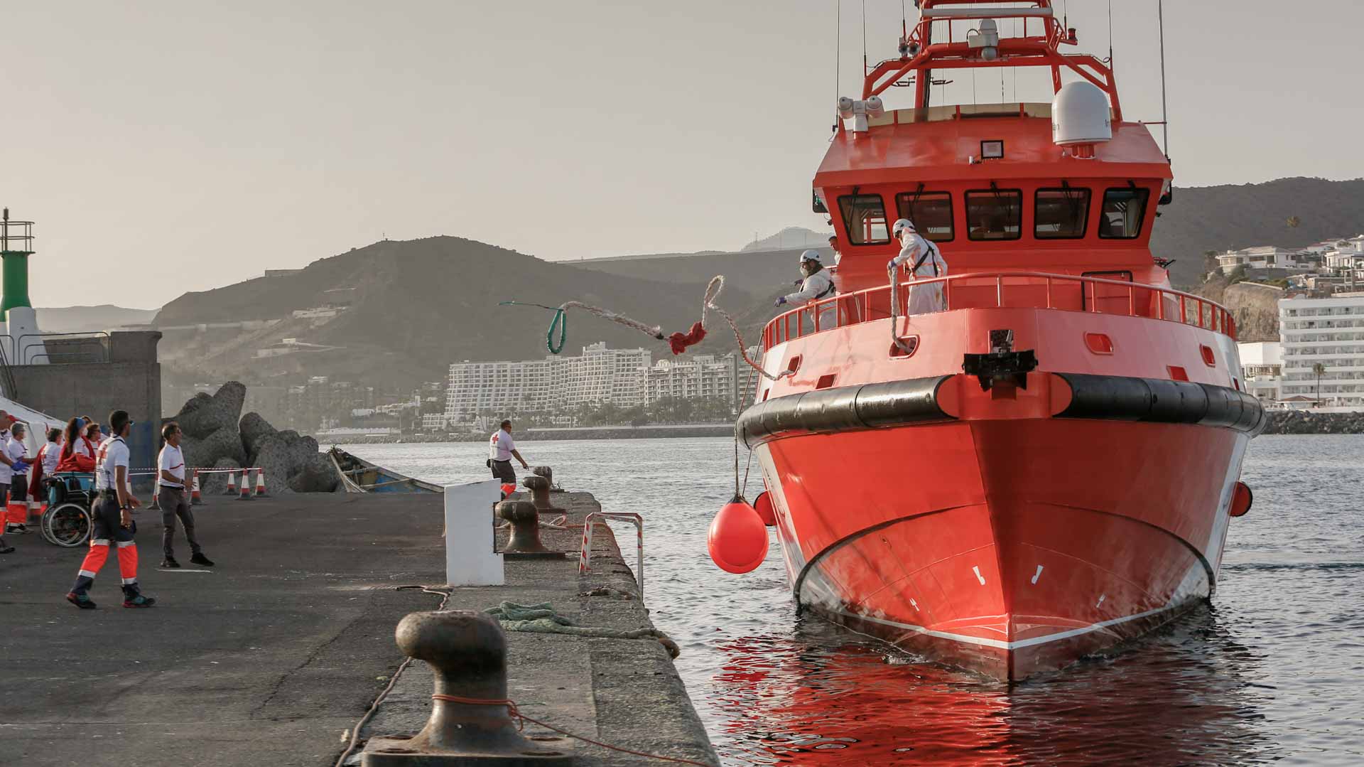 Image for the title: Rescuers search for migrant boats off Canary Isles 