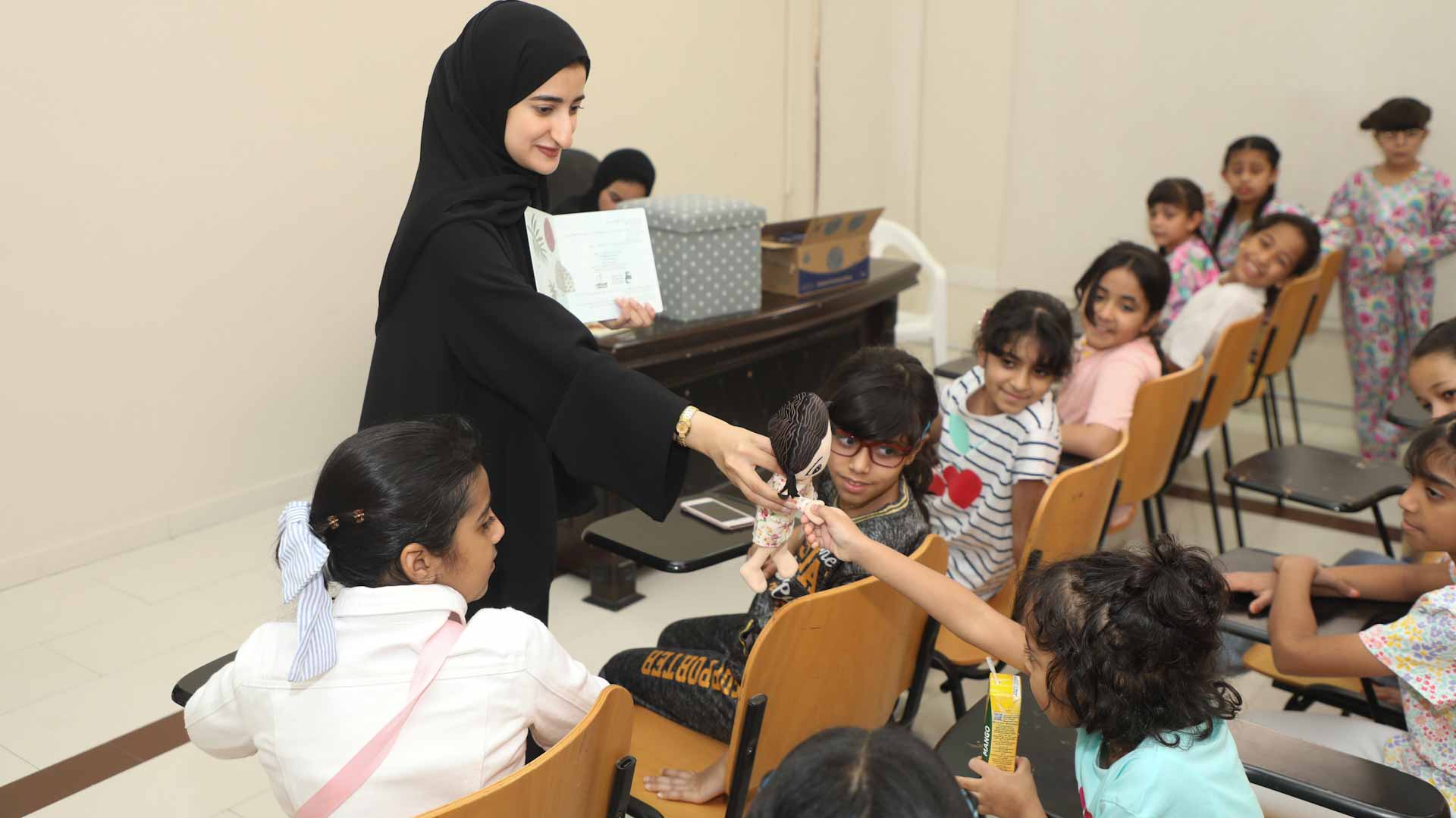 صورة بعنوان: ملتقى الحمرية الصيفي يقدم محاضرات عن التنمر والجرائم الإلكترونية 