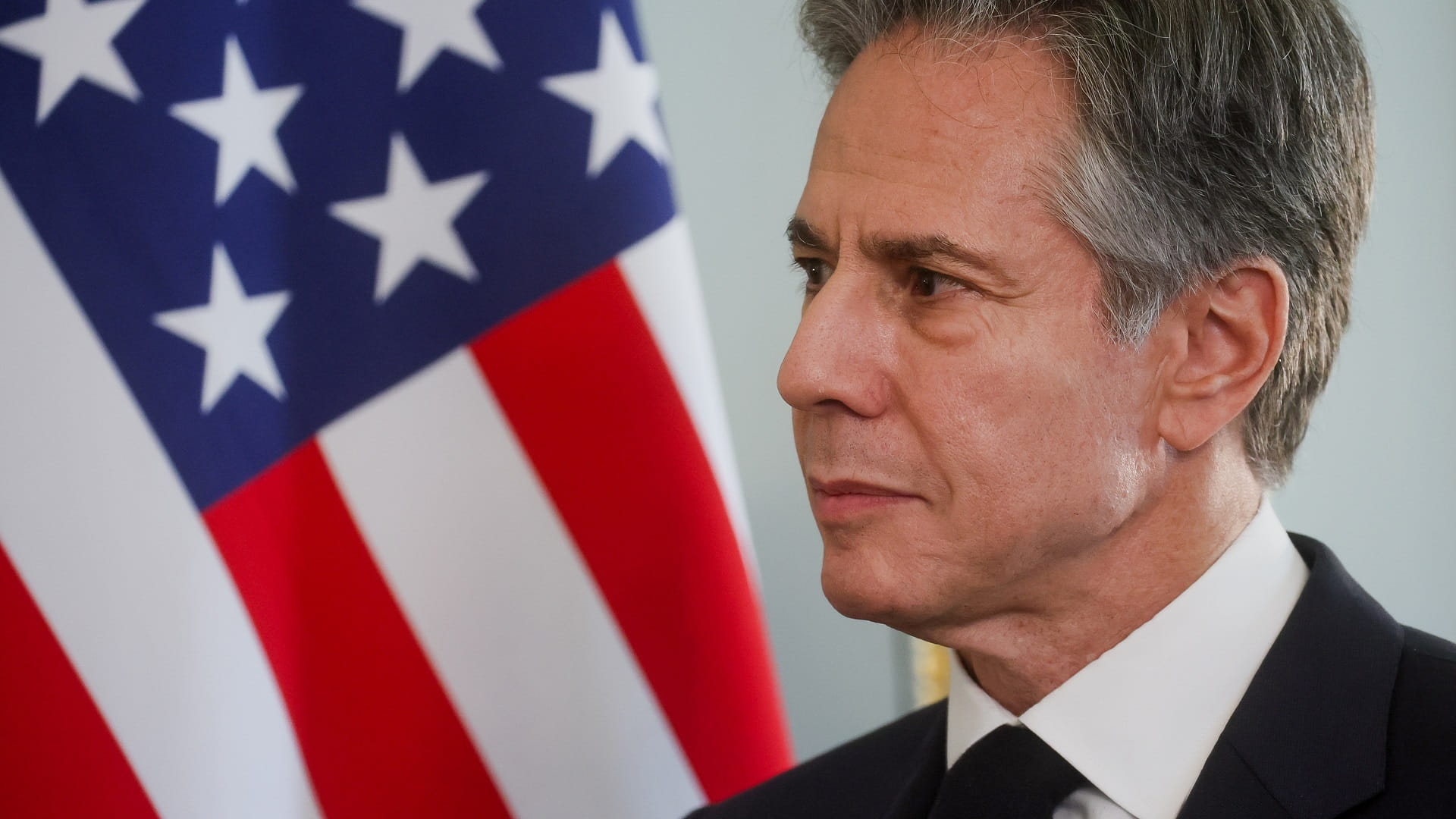 Image for the title: US calls for Armenia, Azerbaijan dialogue after road closure 