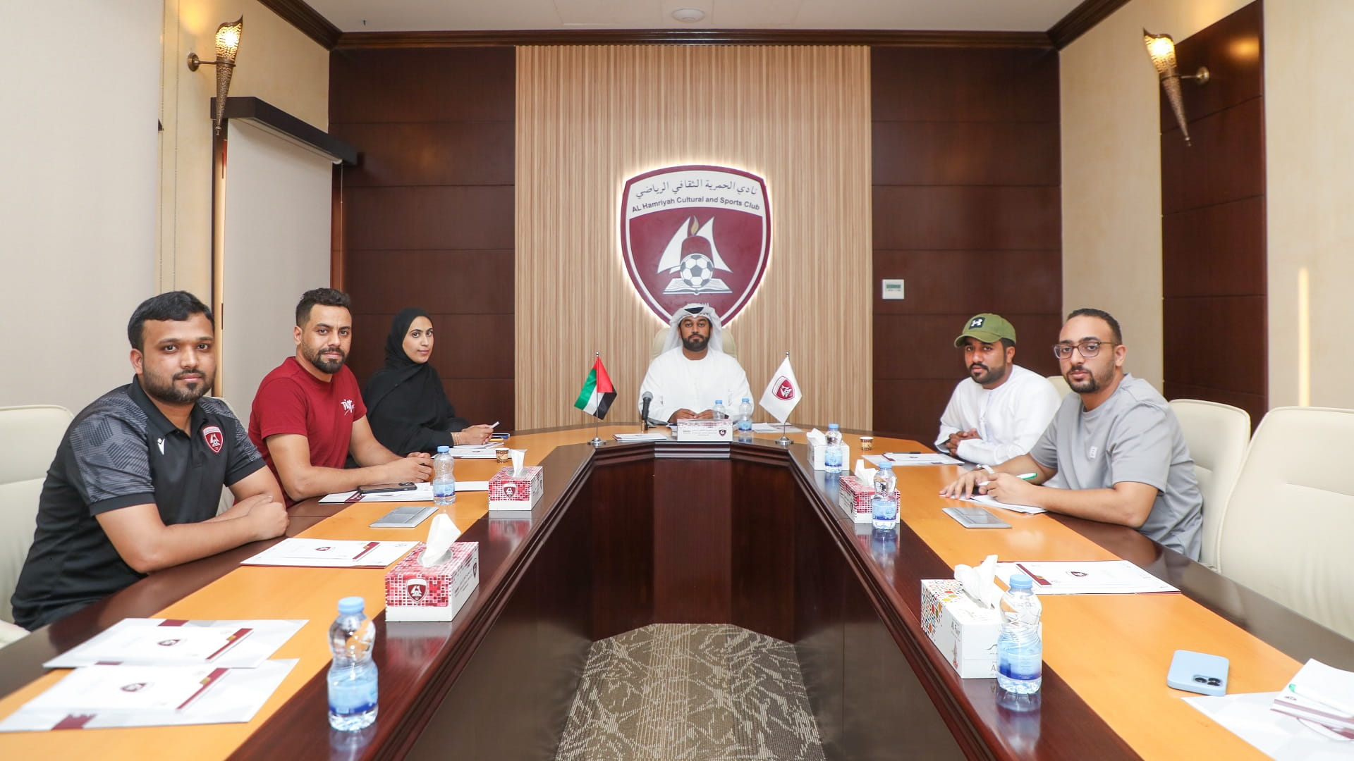 صورة بعنوان: نادي الحمرية يبحث خطته الإعلامية لإنجاح ملتقى "عطلتنا غير" الصيفي 