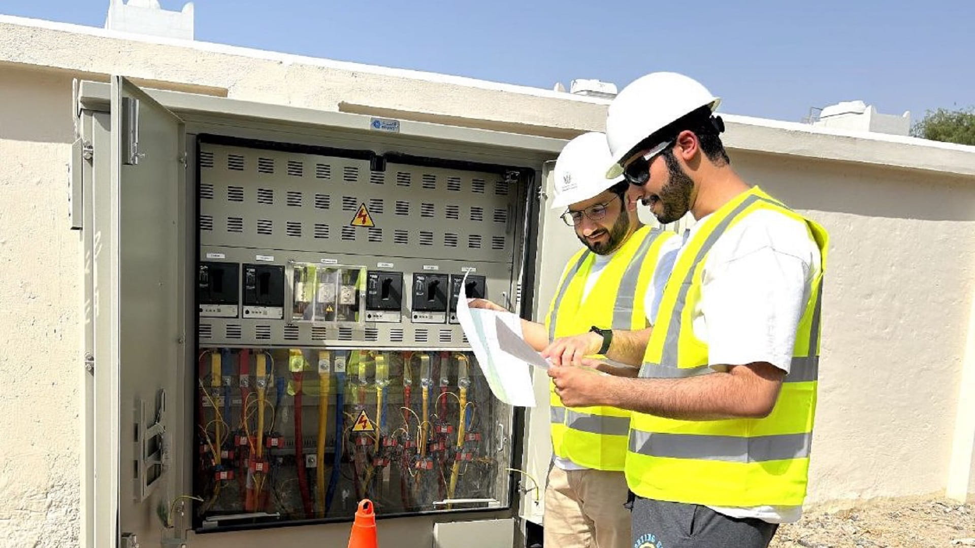 صورة بعنوان: كهرباء الشارقة توصل الكهرباء لـ 1916 مشروعاً بالنصف الأول من 2023 