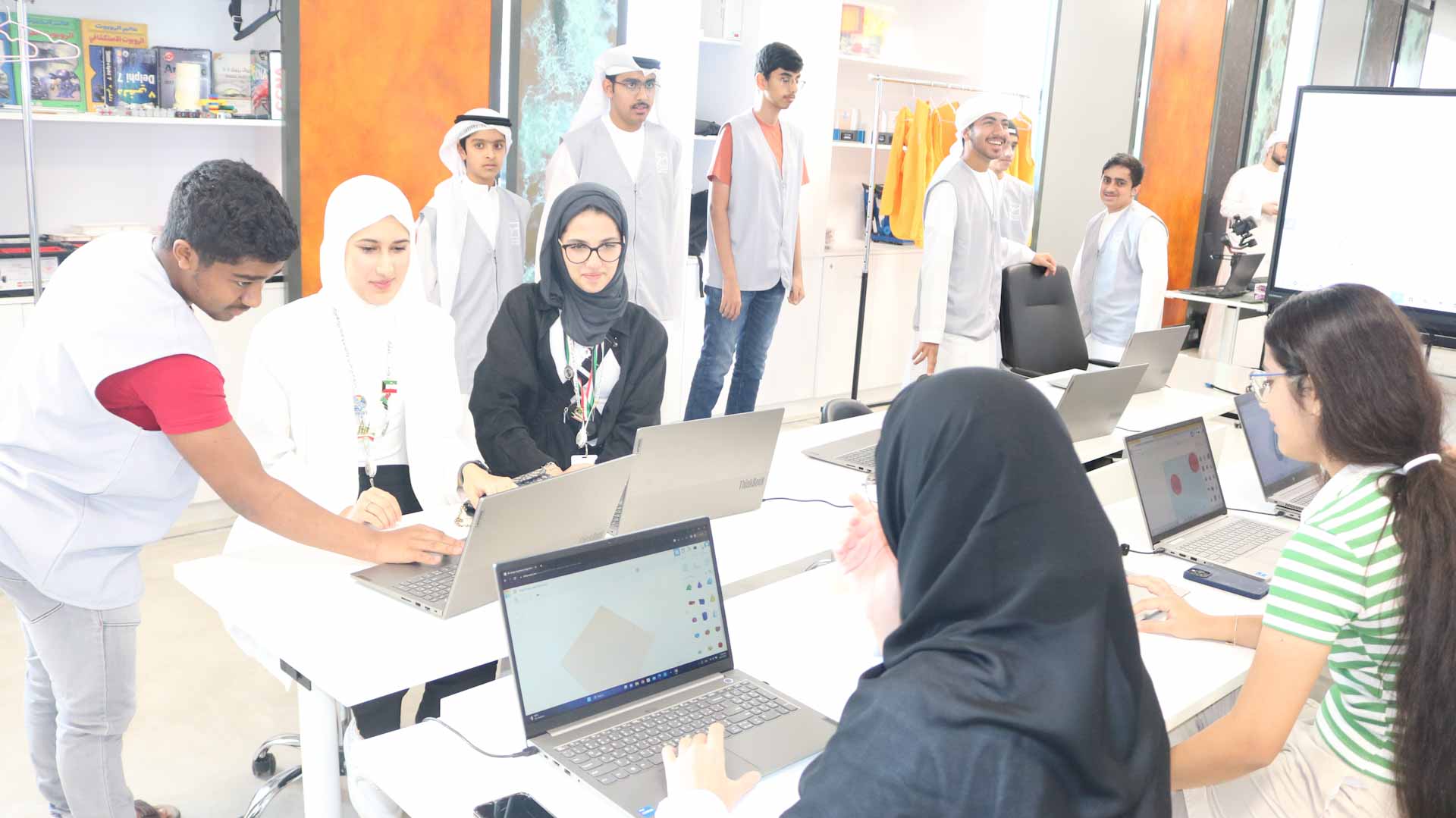 صورة بعنوان: ناشئة الشارقة تعرّف أطفال البرلمان العربي بأدوارها وجهودها 