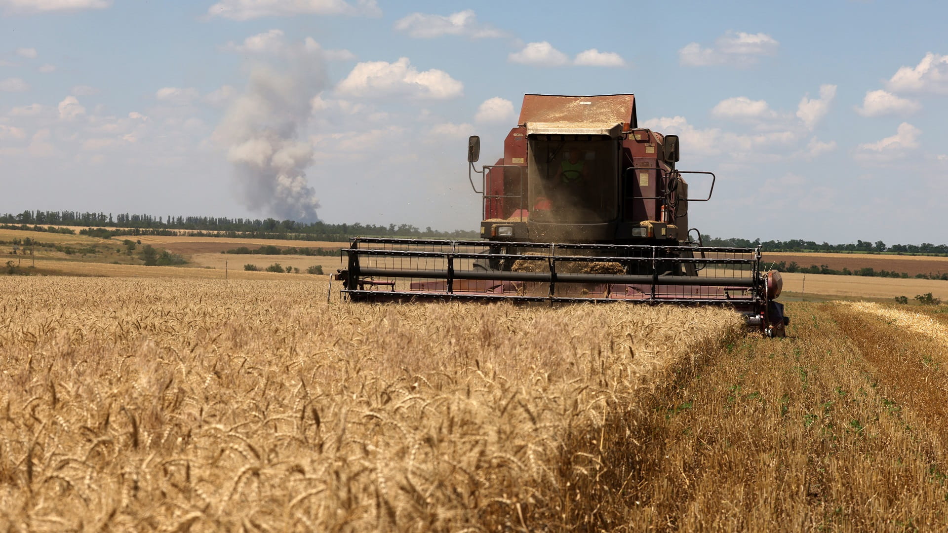 Image for the title: Ukraine ready to continue grain exports despite Russian exit 