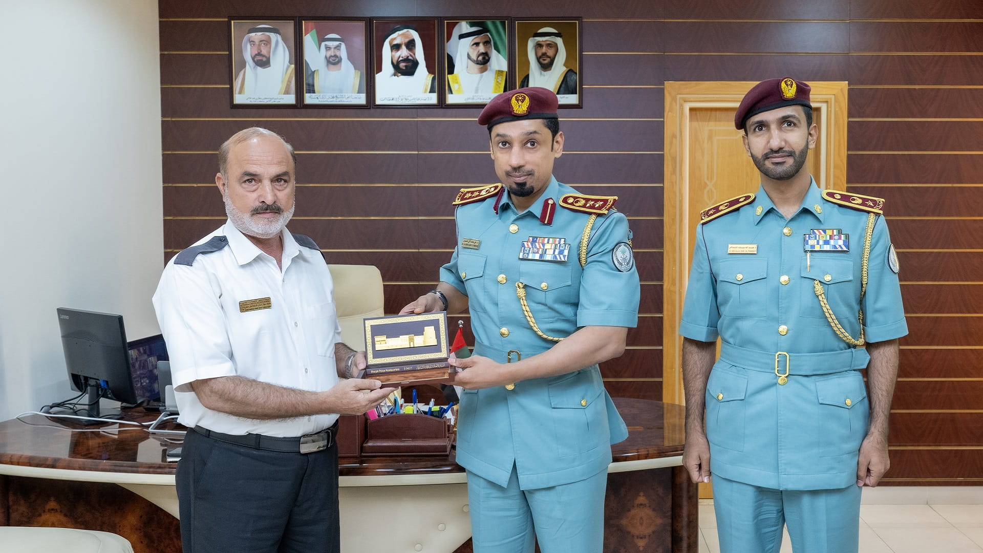 صورة بعنوان: شرطة الشارقة تكرم مدارس السياقة المتميزة بالمنطقة الشرقية 