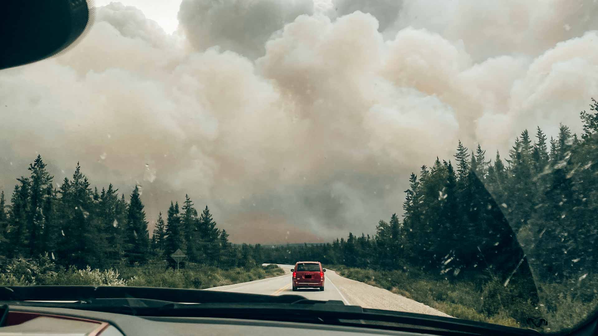 Image for the title: Fighting Canadian wildfires, a helicopter pilot perishes 