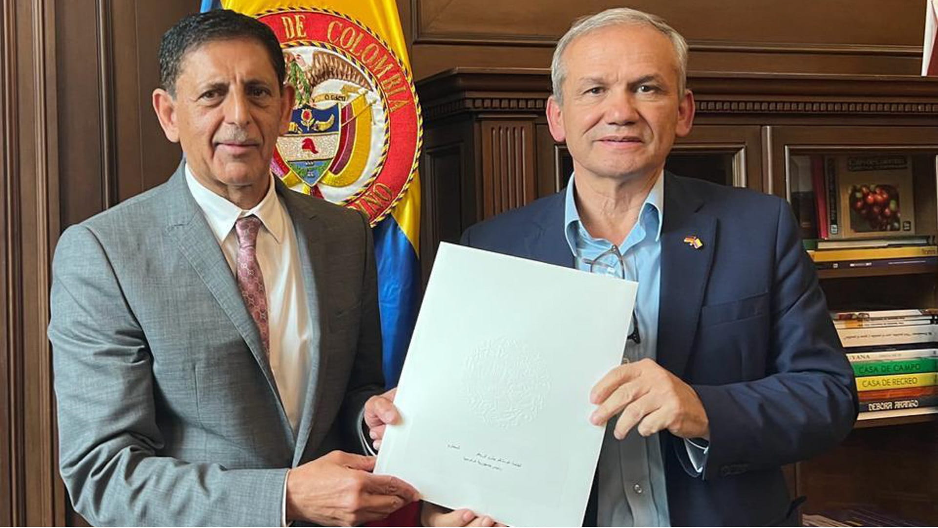 Image for the title: UAE President officially invites President of Colombia to COP28 