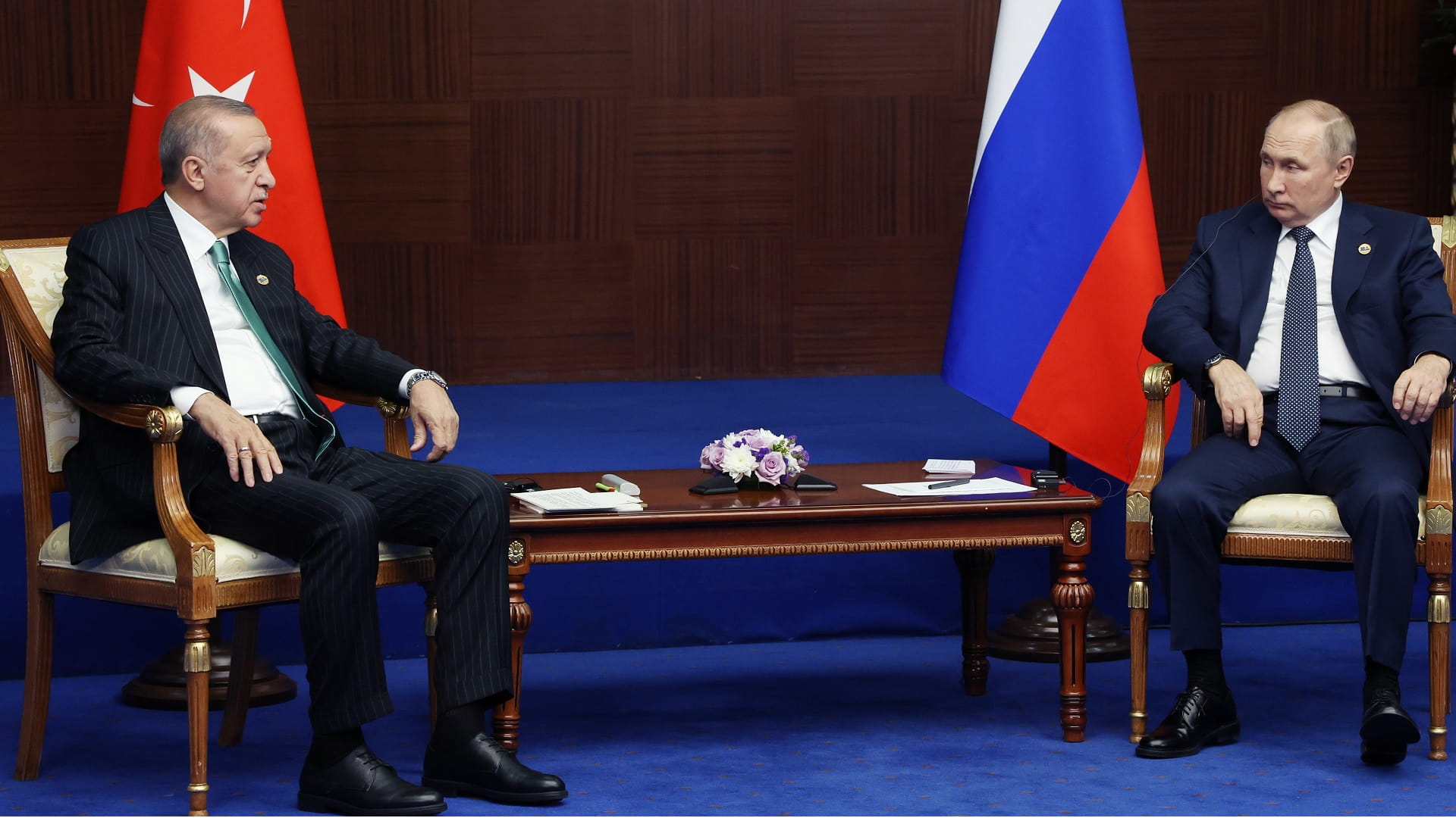 Image for the title: Erdogan still seeking to persuade Putin over Ukraine grain deal 