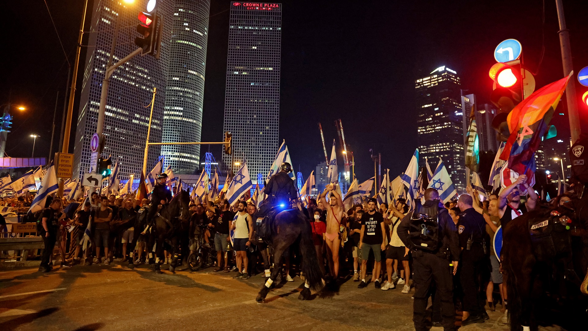 Image for the title: Israeli reservists threaten to end service over judicial overhaul 