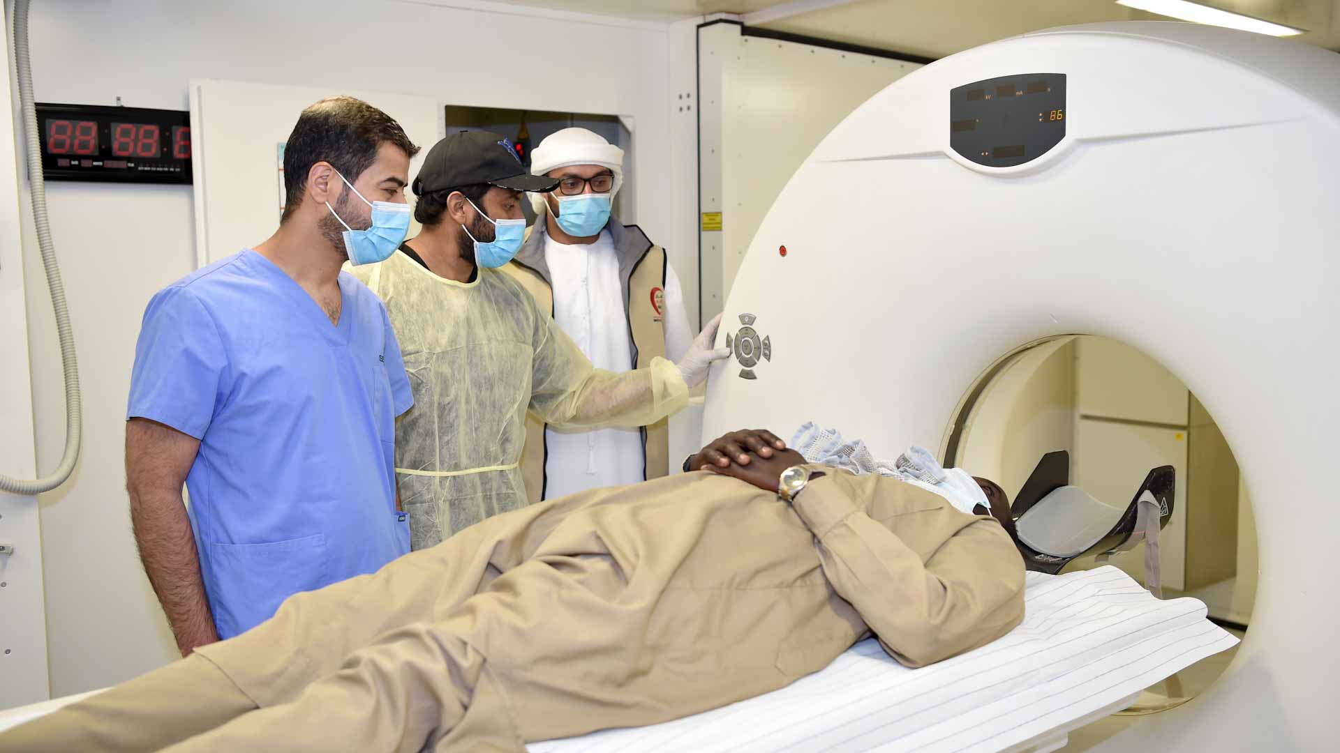 Image for the title: UAE delegation visits Chad-based Emirati hospital in Amdjarass 