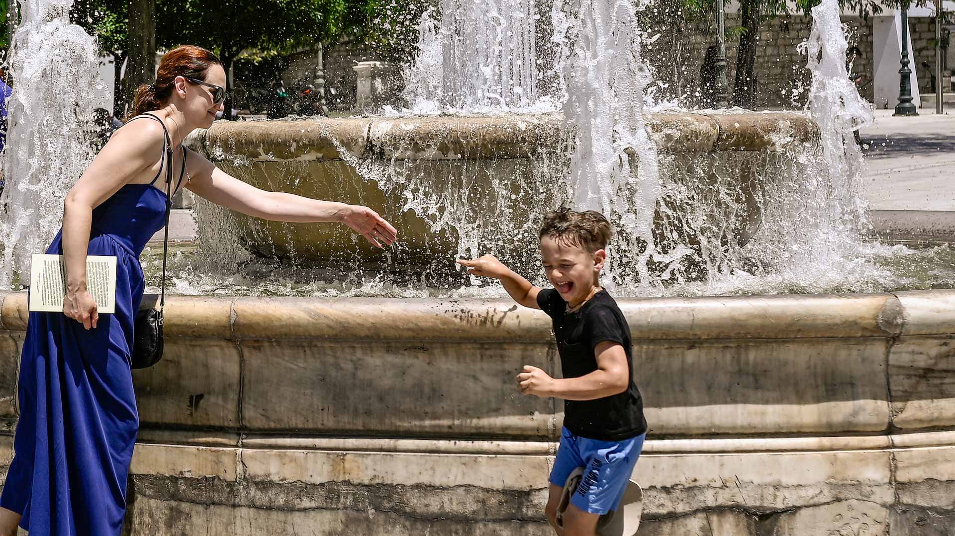 Image for the title: Greece to face temperatures of 40 degrees this weekend 