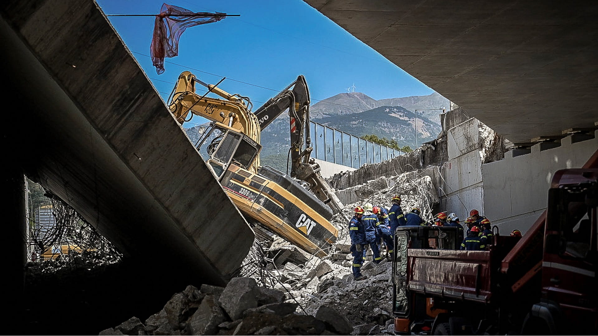 Image for the title: One killed in bridge collapse in the Greek city of Patras 