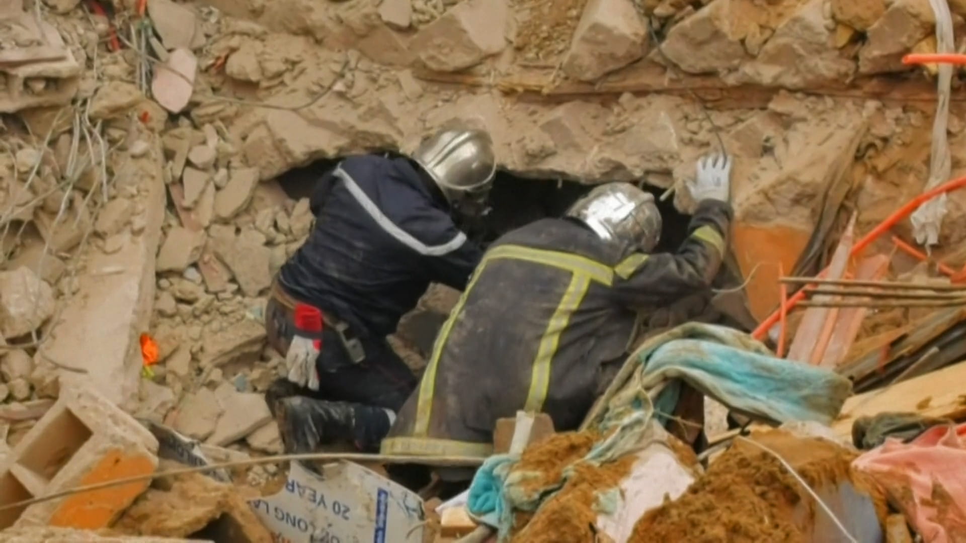 صورة بعنوان: 55 قتيلاً وجريحاً بانهيار مبنى سكني في الكاميرون 