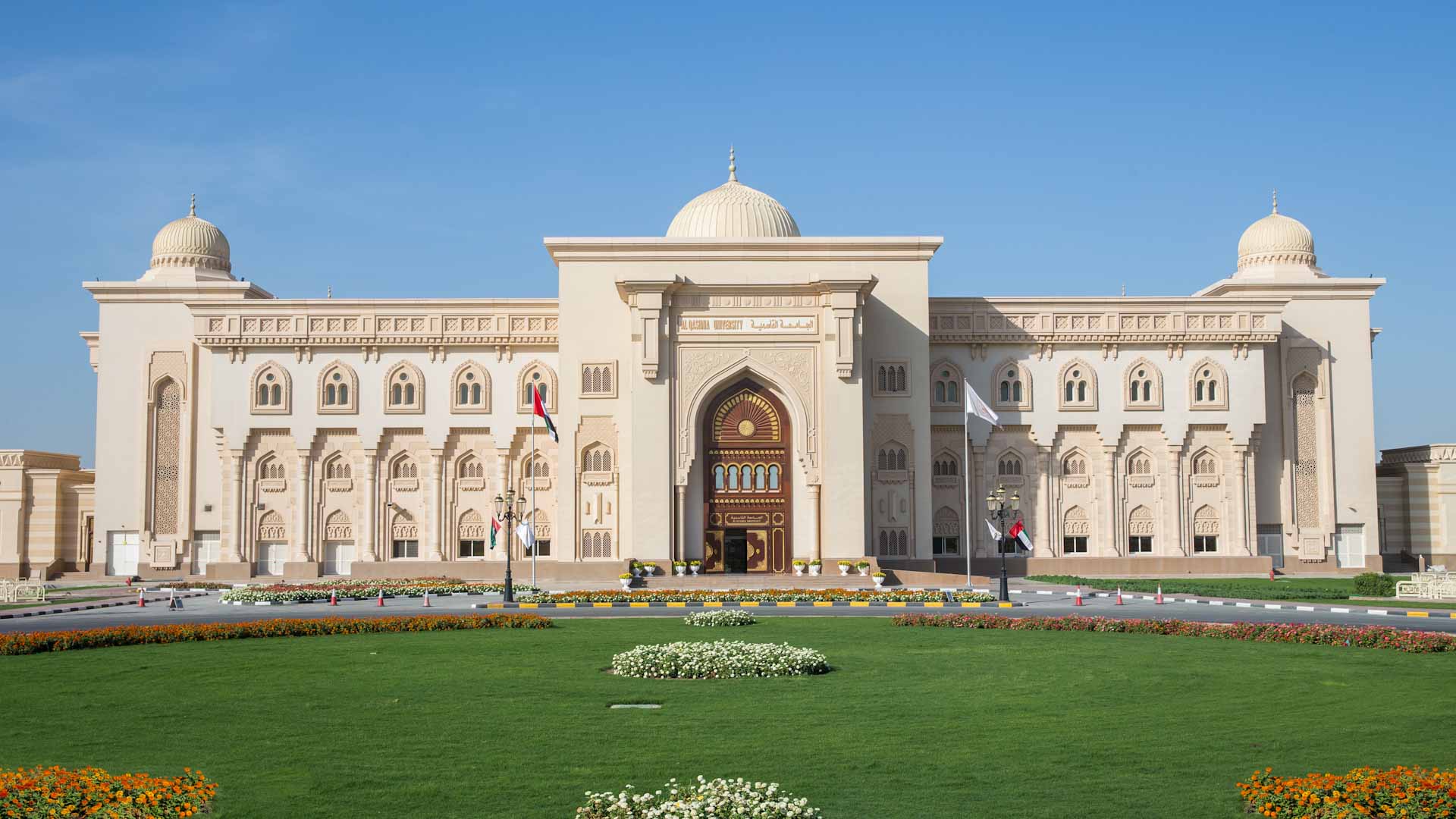 صورة بعنوان: الجامعة القاسمية تشيد بمكرمة سلطان القاسمي باعتماد400 منحة دراسية 