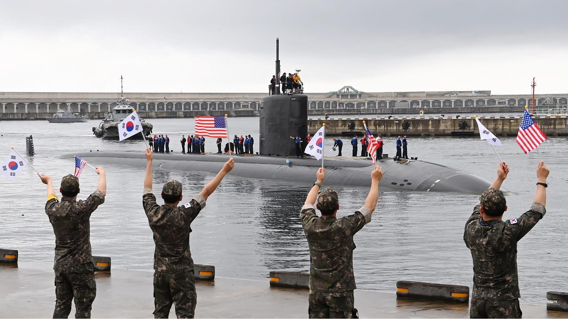 Image for the title: Second US submarine arrives in S.Korea amid North Korea tensions 
