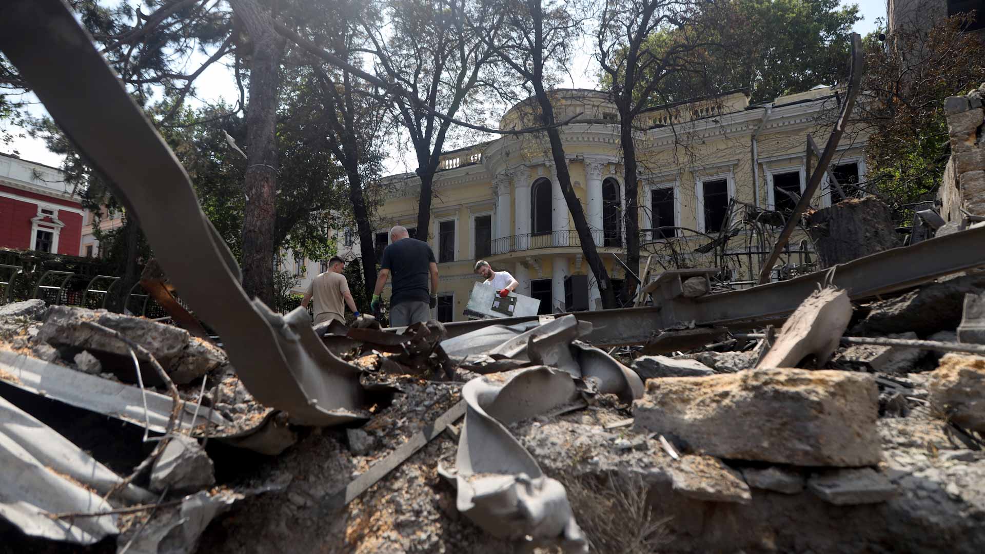 Image for the title: Belarus reviewing border security with Russian fighters 