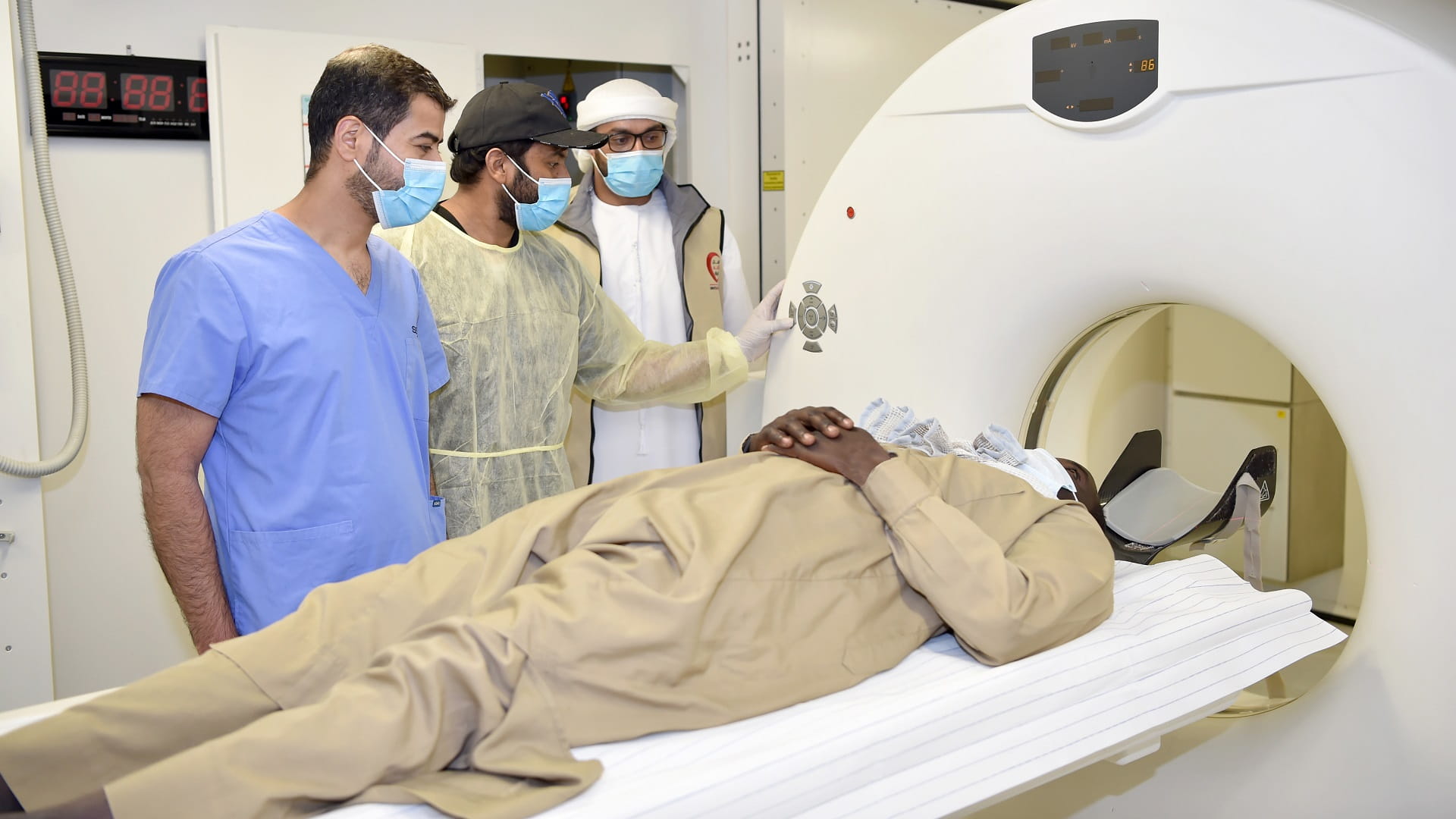 صورة بعنوان: المستشفى الميداني الإماراتي في تشاد يواصل تقديم خدماته للسودانيين 