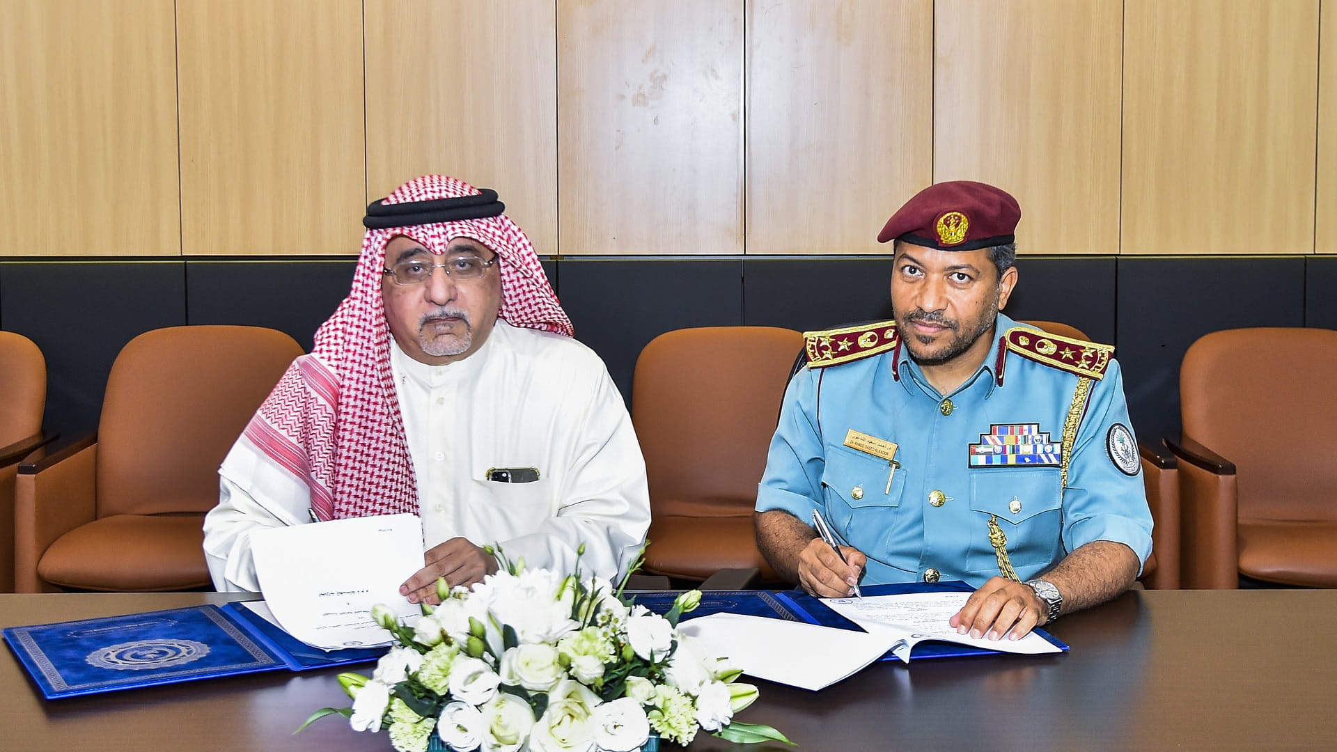 صورة بعنوان: شرطة الشارقة توقع اتفاقية للترجمة القانونية لرخص القيادة الأجنبية 