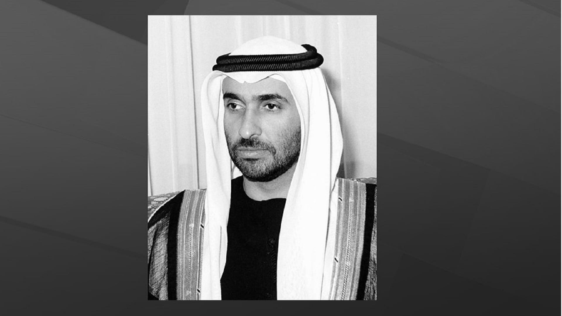 صورة بعنوان: رئيس الدولة ينعى سعيد بن زايد والرئاسة تعلن الحداد وتنكيس الأعلام 