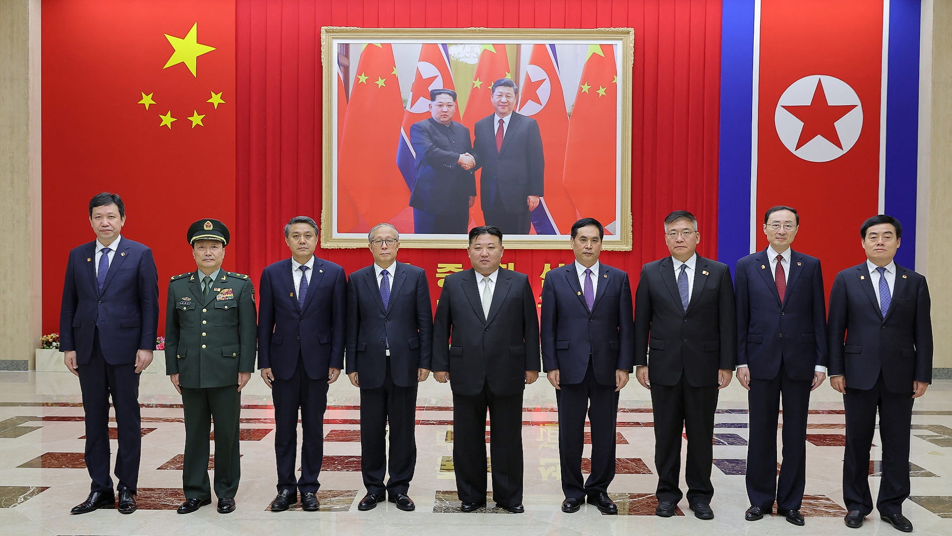 صورة بعنوان: زعيم كوريا الشمالية يتعهد بتطوير التعاون مع الصين إلى "آفاق جديدة" 