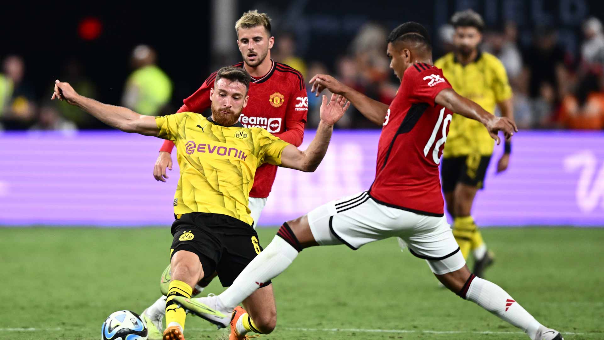 صورة بعنوان: بوروسيا دورتموند يتغلب على مانشستر يونايتد في مباراة ودية 