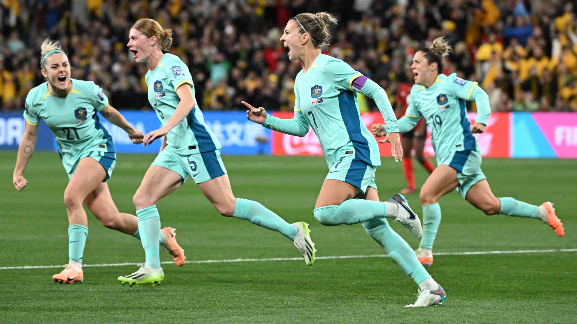 صورة بعنوان: منتخب أستراليا يتأهل إلى دور الستة عشر بمونديال السيدات 