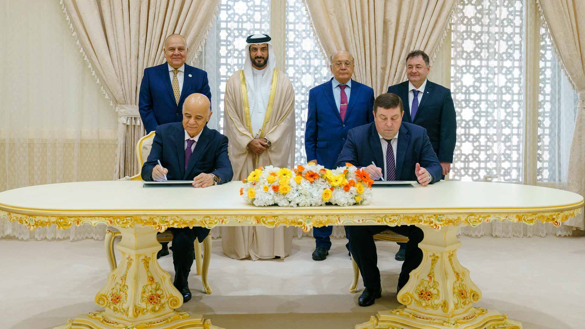 صورة بعنوان: سلطان بن أحمد يشهد توقيع جامعة الشارقة لعدد من مذكرات التفاهم  