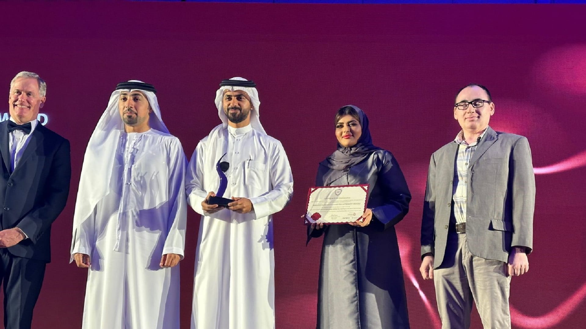 صورة بعنوان: كهرباء الشارقة تحصد جائزة أفضل فكرة لعام 2023 من "هارفارد للأعمال" 