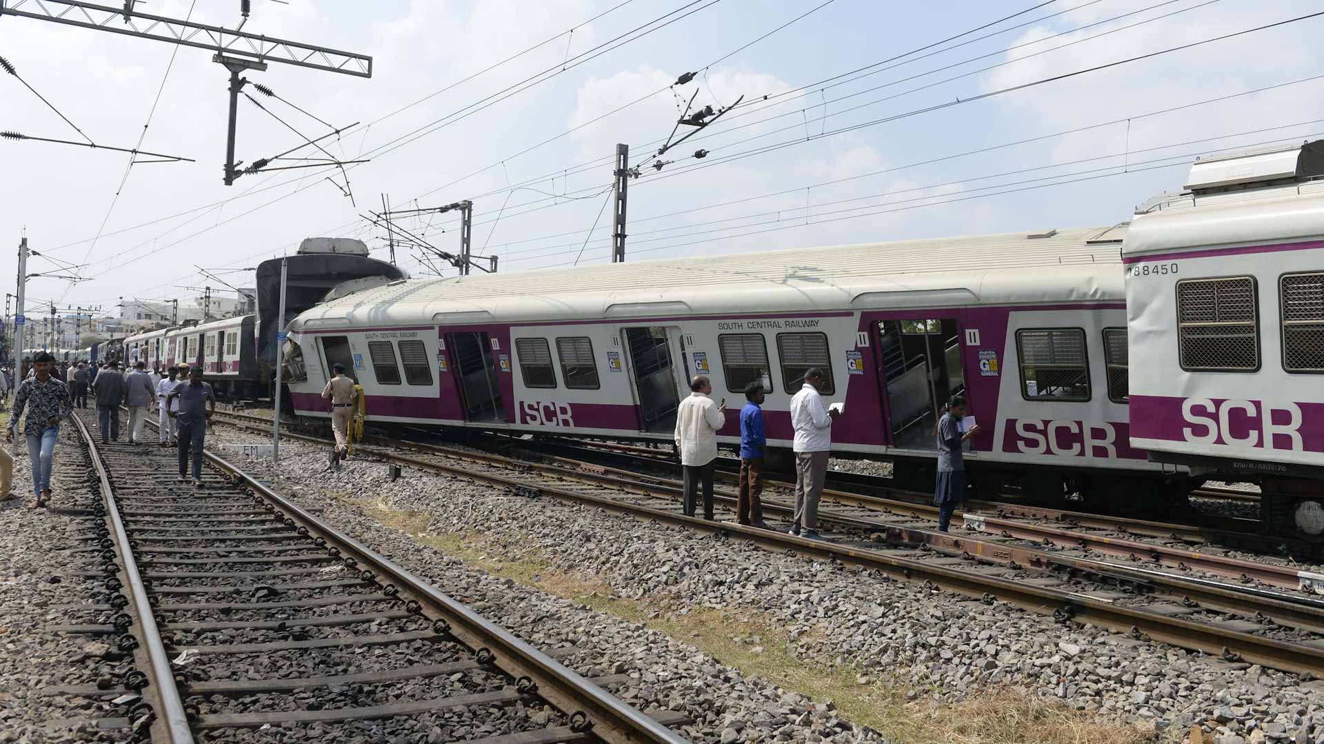 Image for the title: At least 28 dead, 300 hurt in India rail crash 