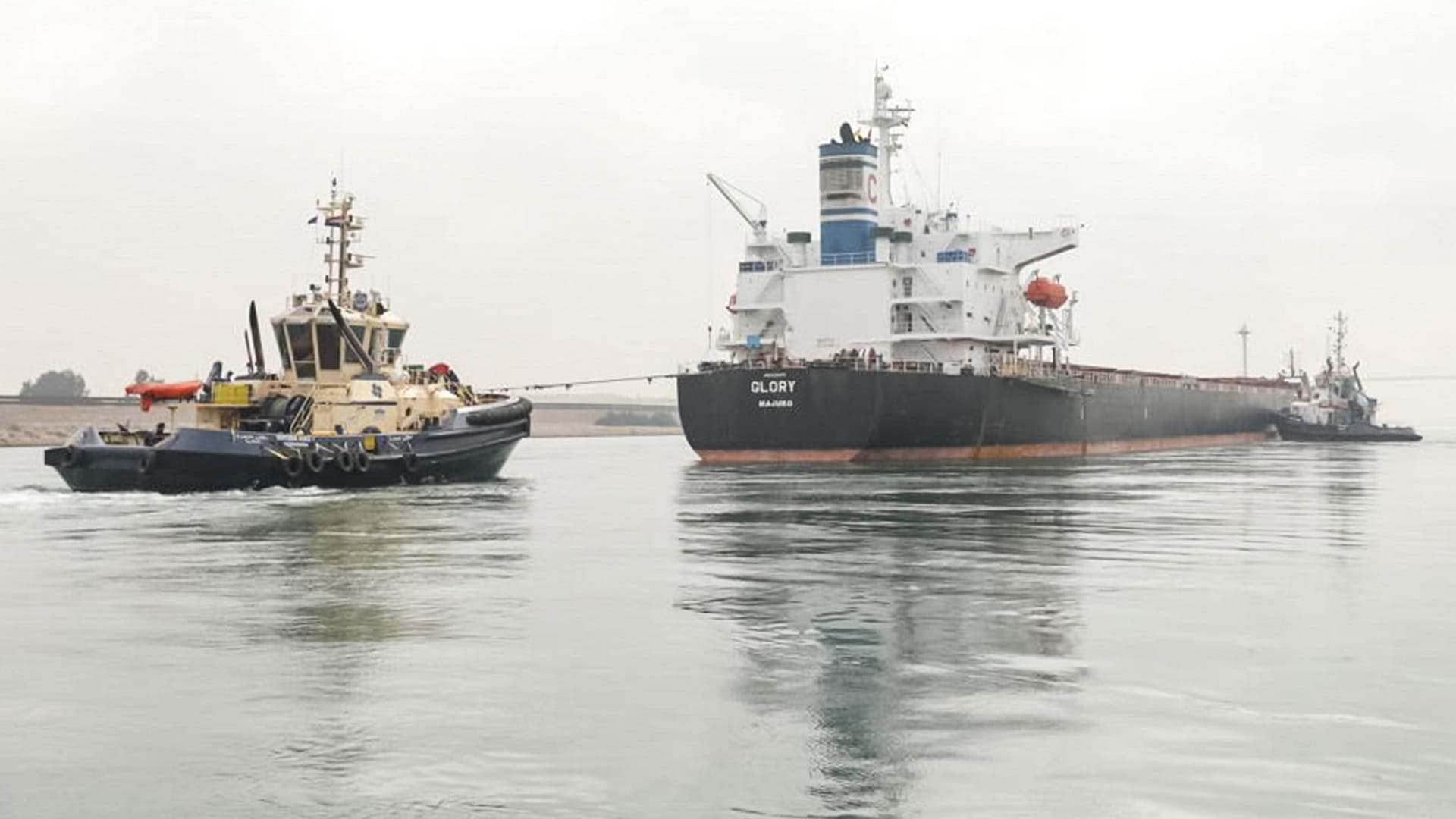 Image for the title: Suez Canal traffic resumes after broken down tanker tugged away 