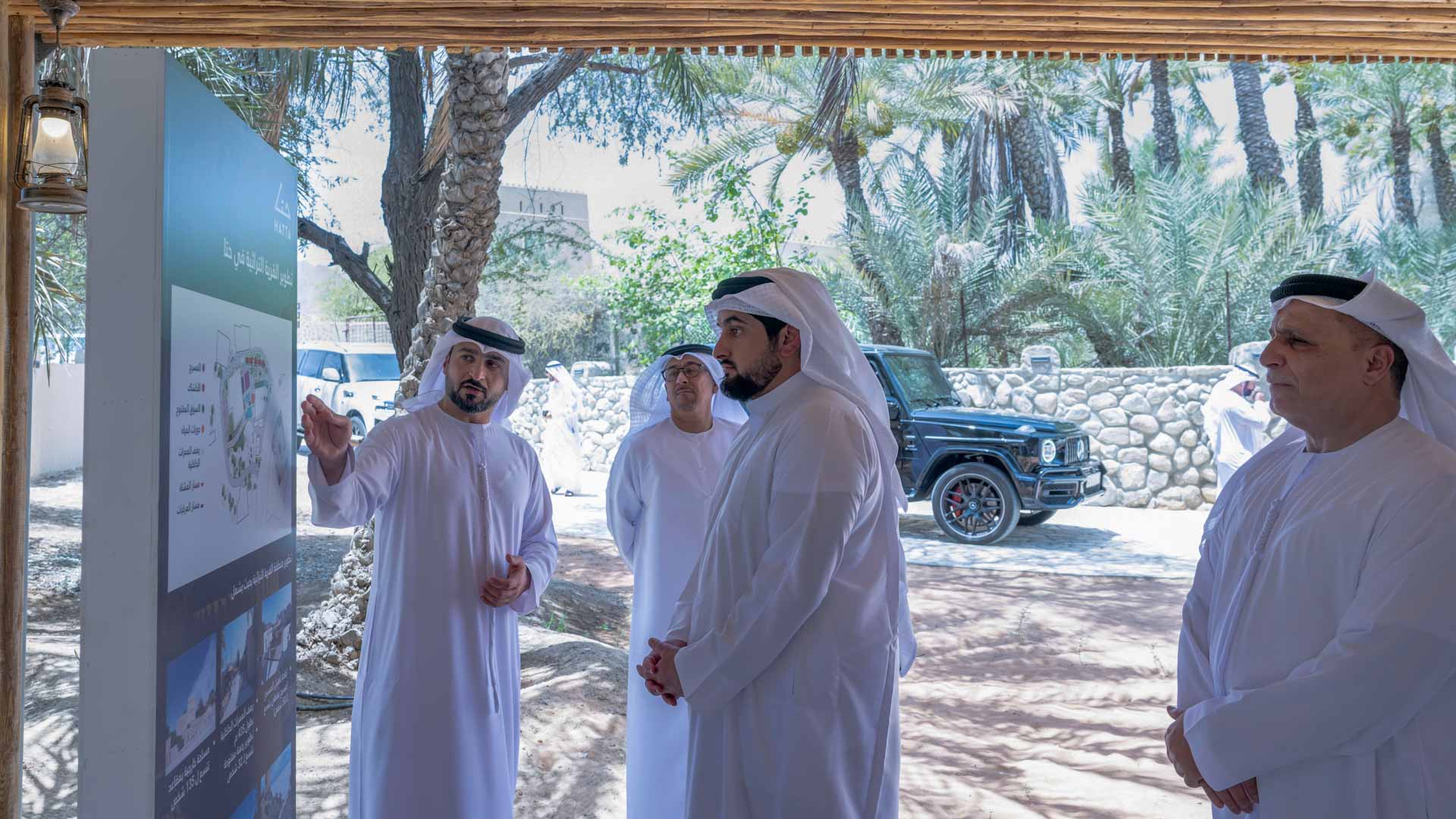 صورة بعنوان: أحمد بن محمد يتابع سير العمل بمشاريع الخطة التطويرية لمنطقة حتا 